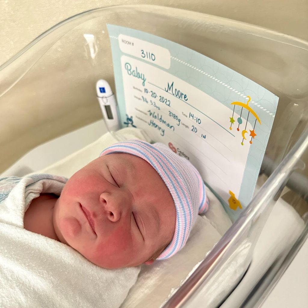 Oscar Bennett Goldsmith, Sohn von Mandy Moore