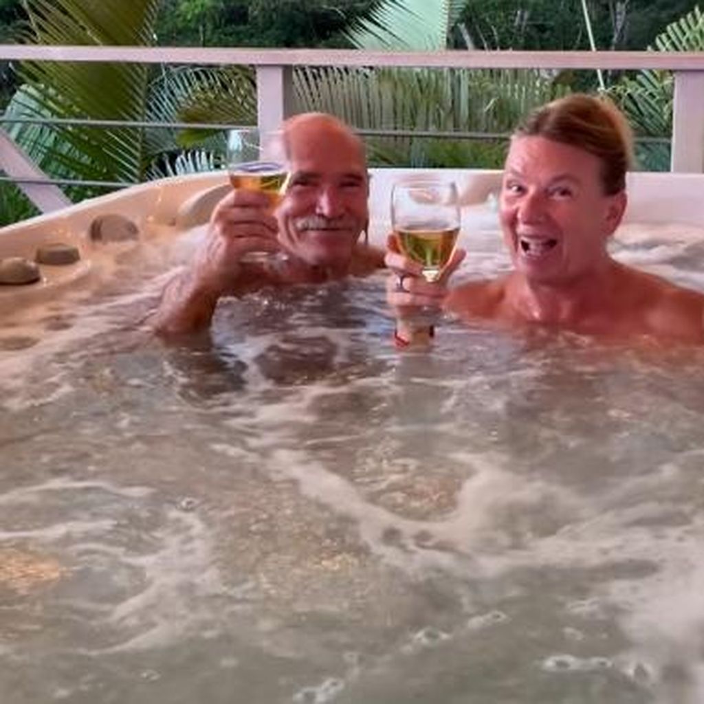 Manu und Konny Reimann im Whirlpool, September 2026