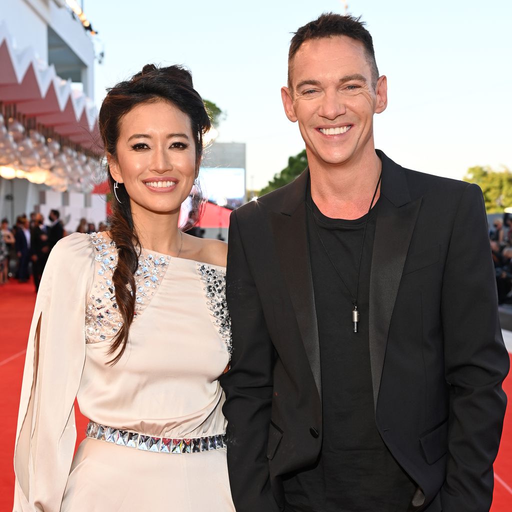Mara Lane und Jonathan Rhys Meyers bei den Filmfestspielen von Venedig im September 2021