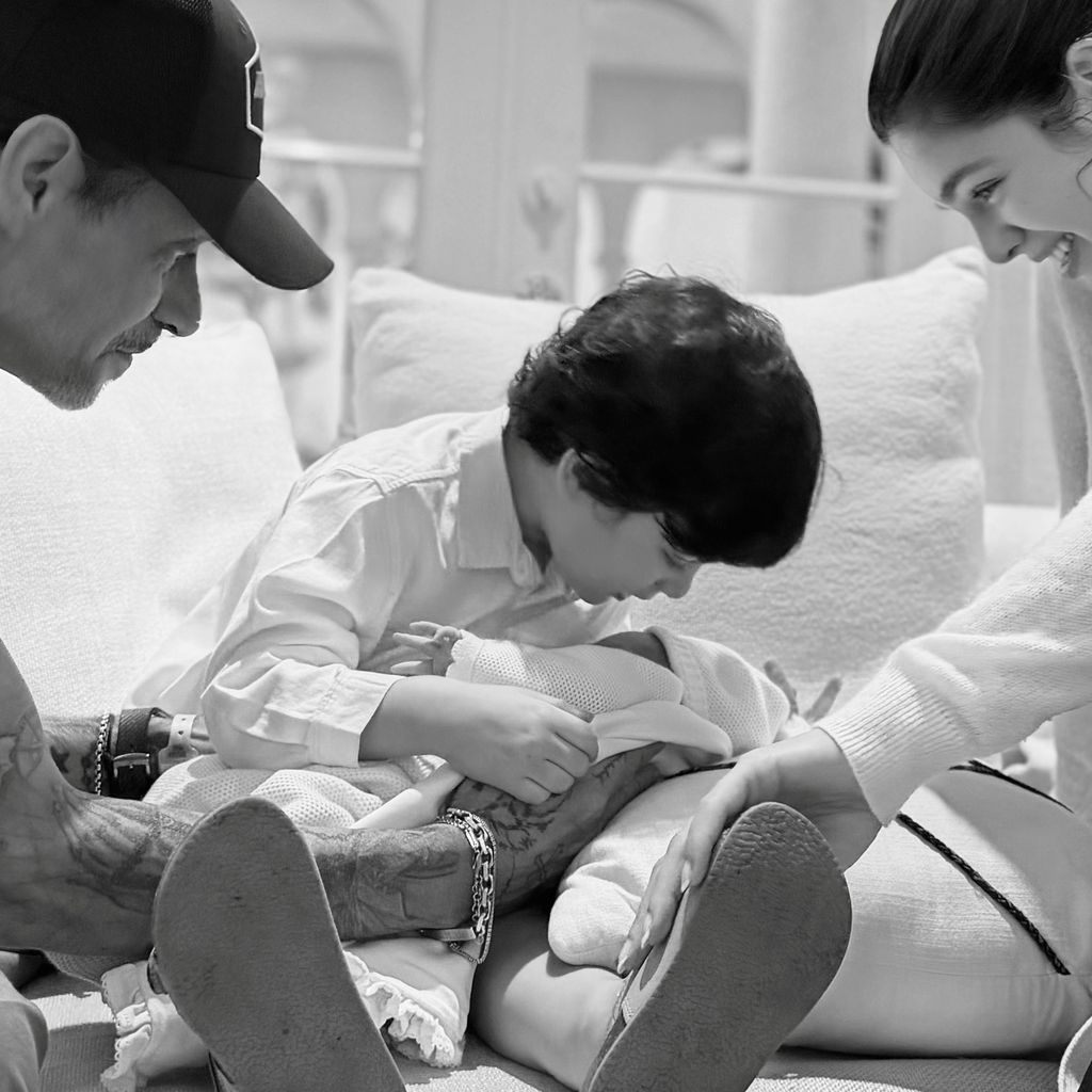 Marc Anthony, Nadia Ferreira und Sohn Marco begrüßen Baby Myla