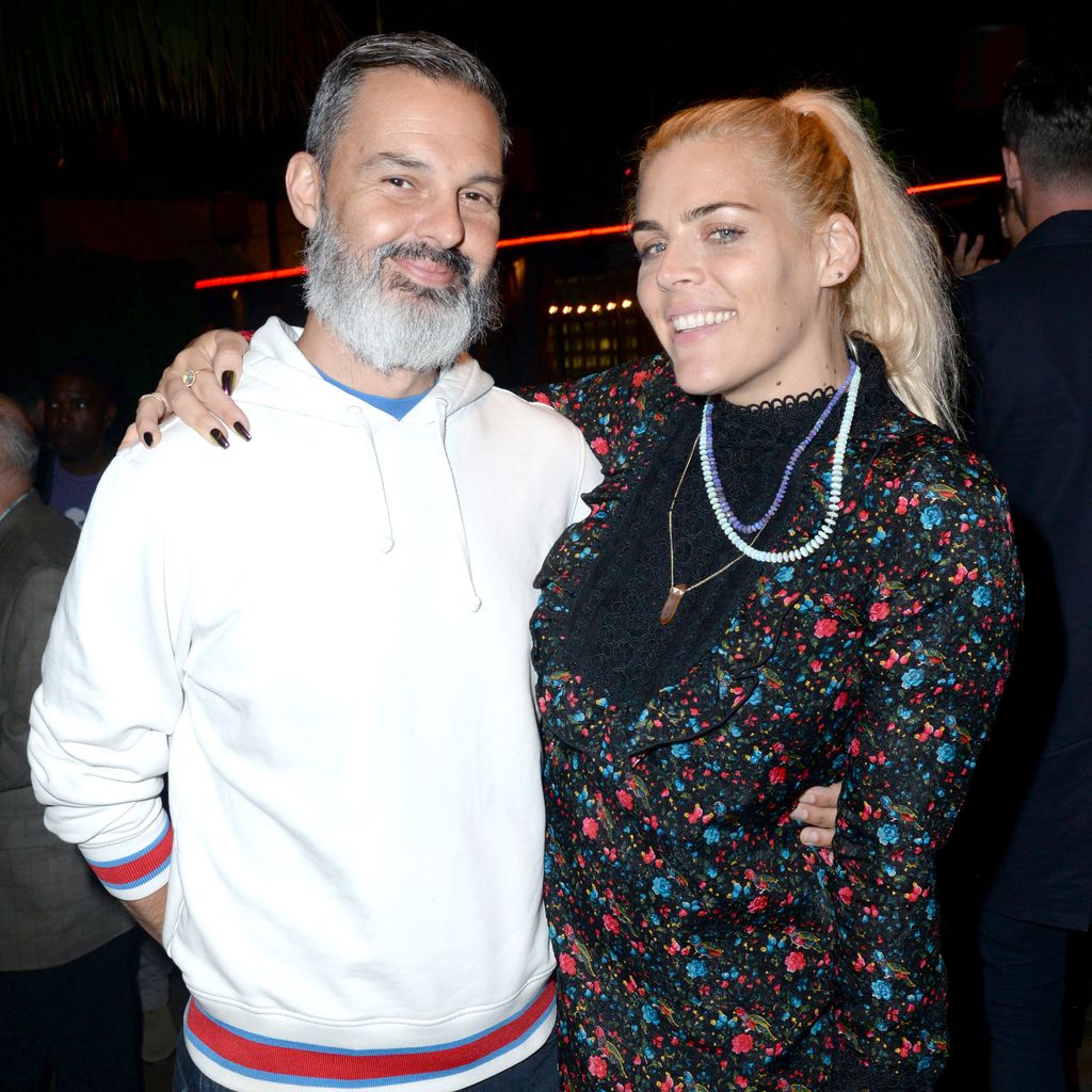 Marc Silverstein und Busy Philipps bei einer Afterparty