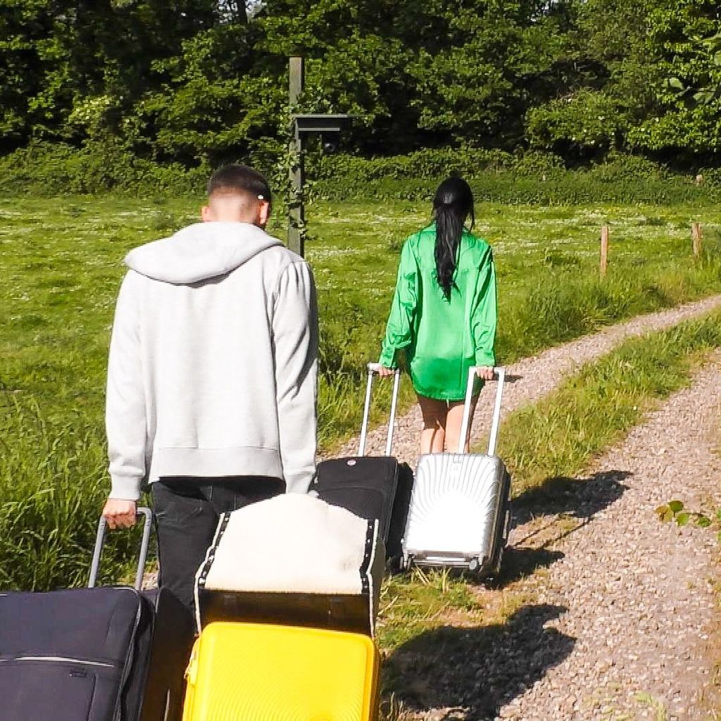 Marcel Dähne und Lisa-Marie Weinberger beim Auszug aus dem "Sommerhaus der Stars"