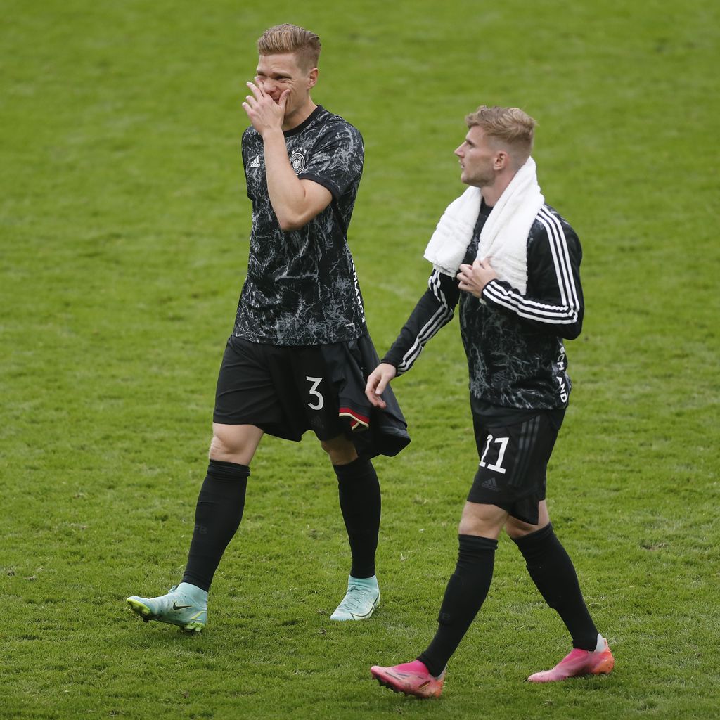 Marcel Halstenberg und Timo Werner nach der EM-Niederlage gegen England