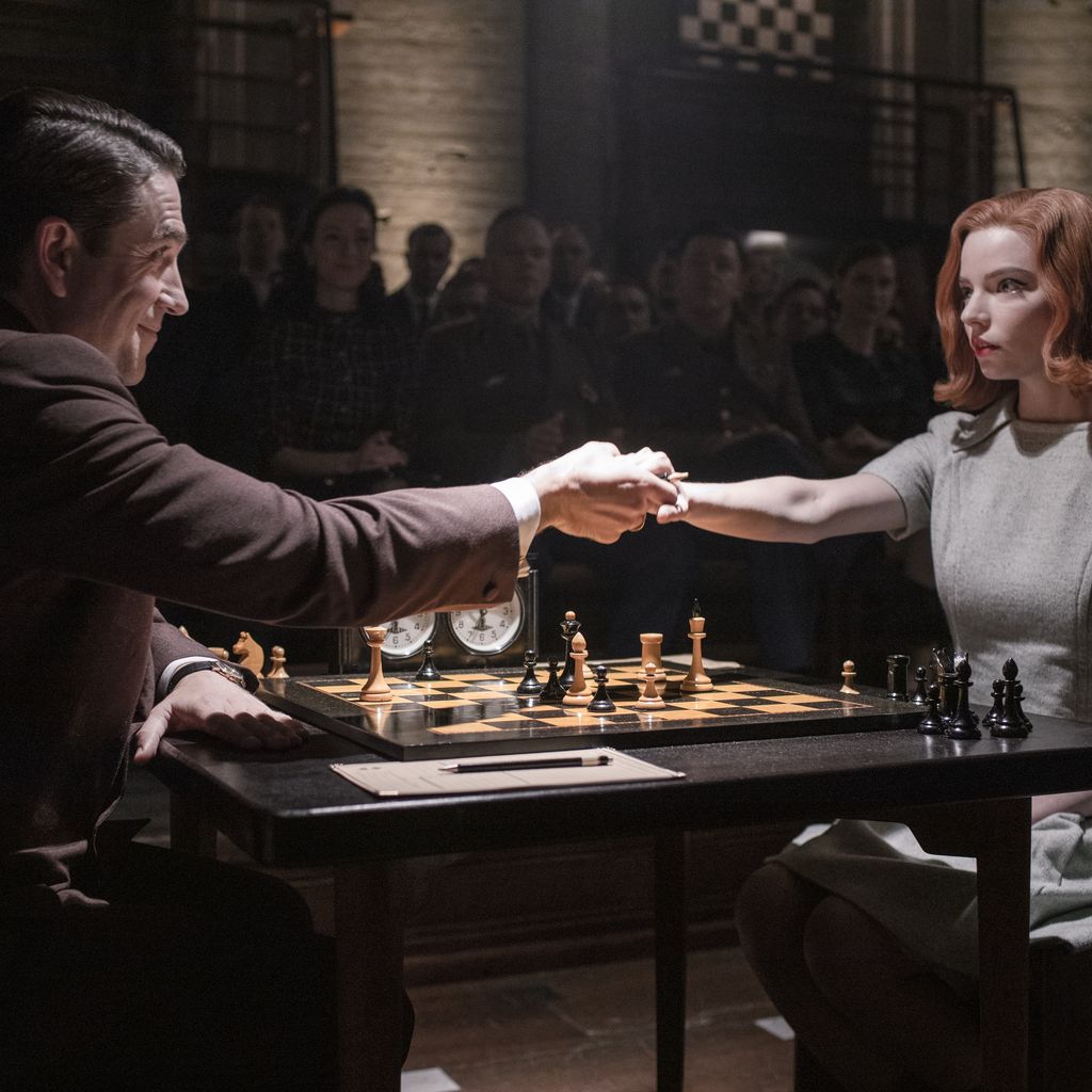 Marcin Dorociński und Anya Taylor-Joy in "Das Damengambit"