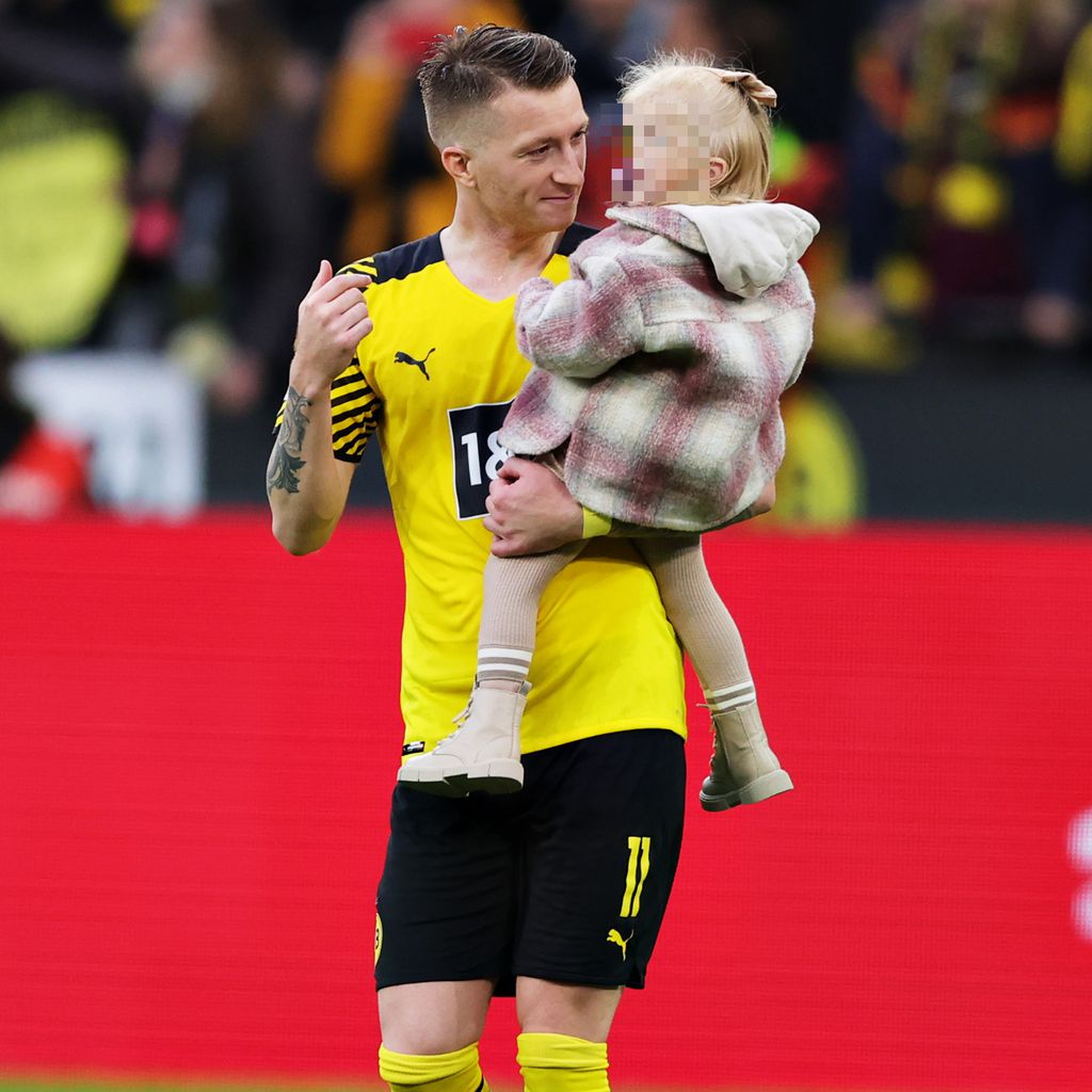 Marco Reus mit seiner Tochter im Signal Iduna Park in Dortmund, Oktober 2021