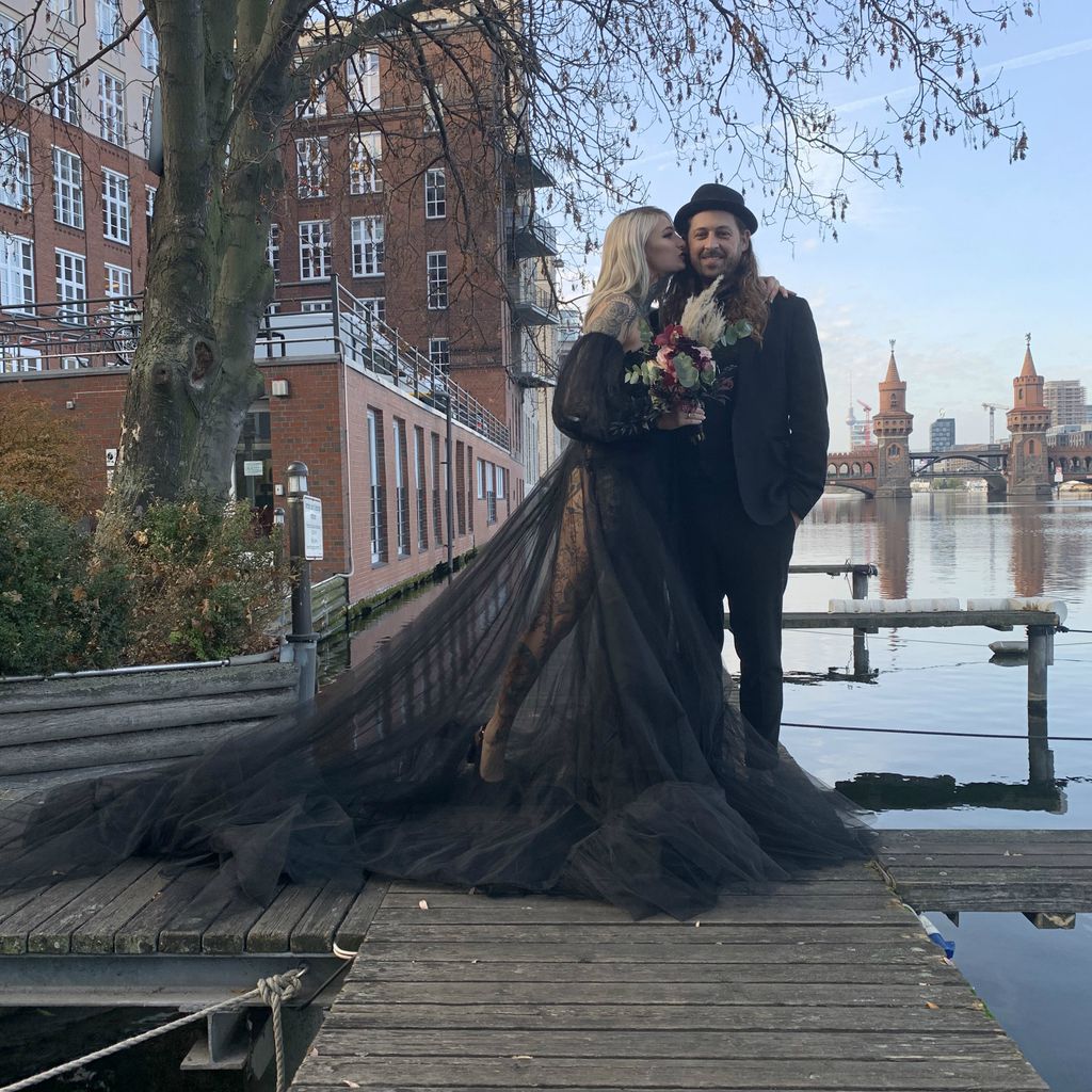 Mareike und Philipp kurz nach ihrer standesamtlichen Trauung in Berlin