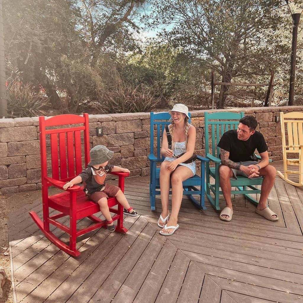 Maren und Tobias Wolf mit ihrem Sohn Lyan, April 2022