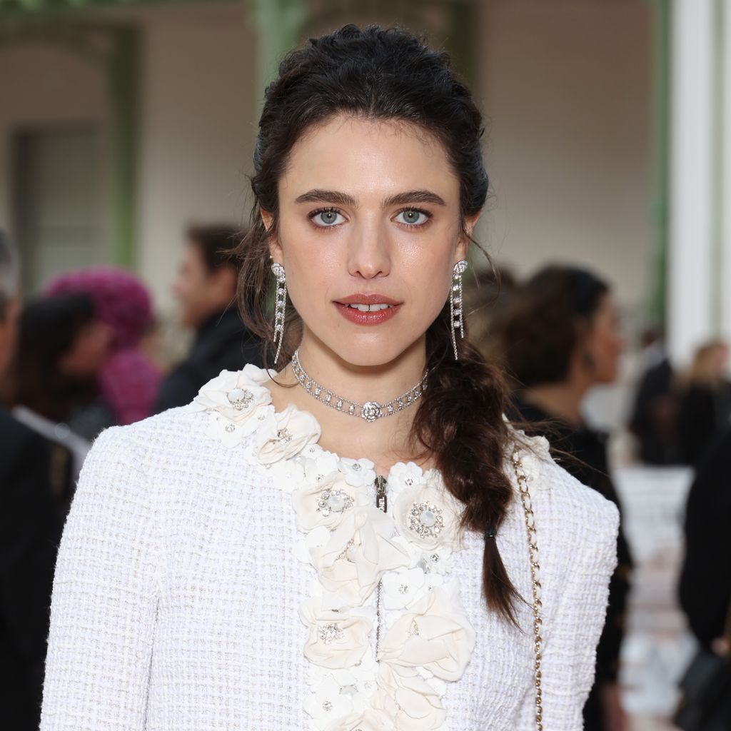 Margaret Qualley bei der Paris Fashion Week, 2024