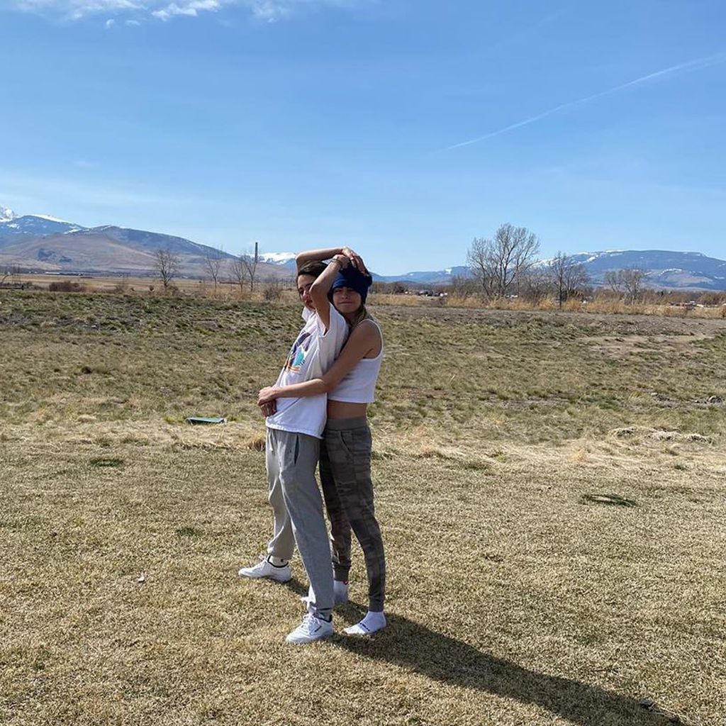 Margaret Qualley und Cara Delevingne