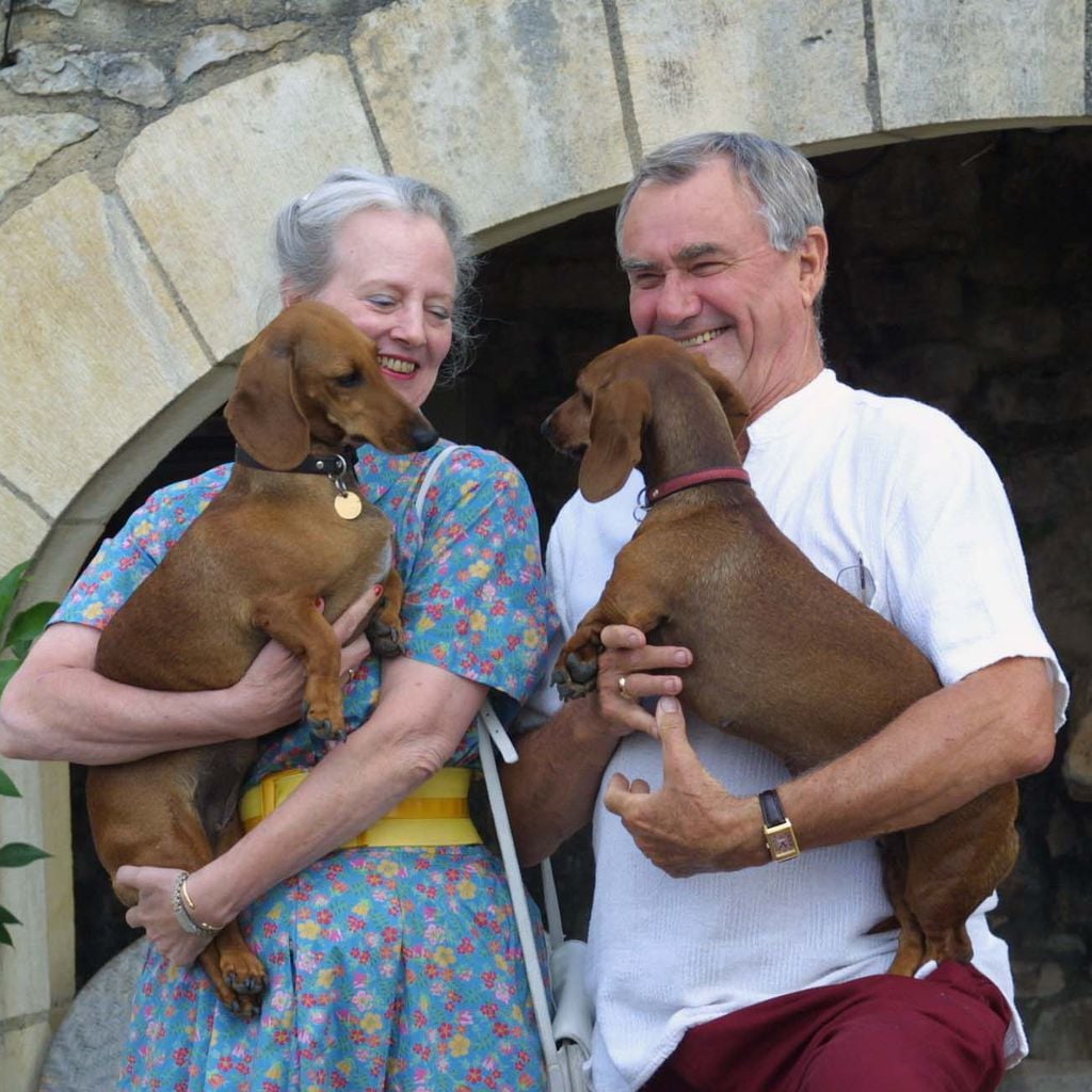 Margrethe von Dänemark und Prinz Henrik mit ihren Hunden in Frankreich