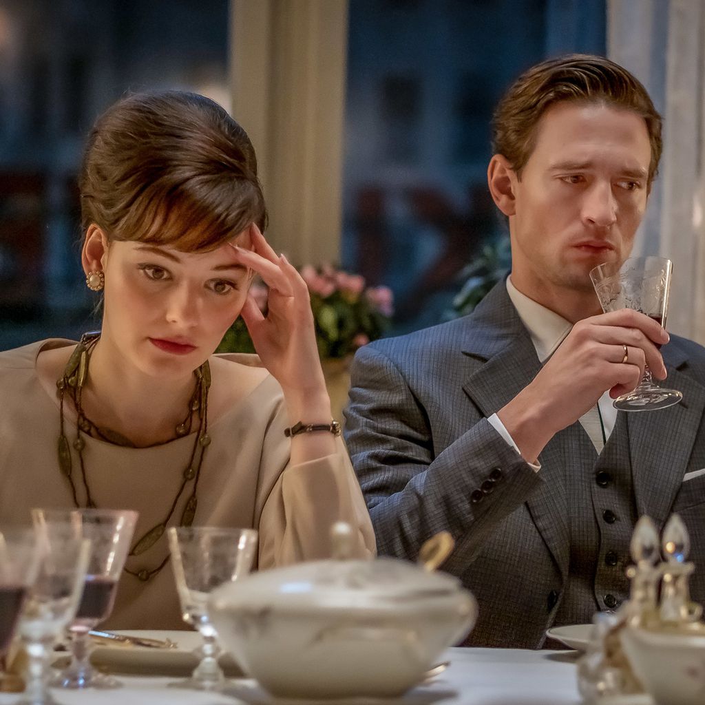 Maria Ehrich und August Wittgenstein in "Ku'damm 63"
