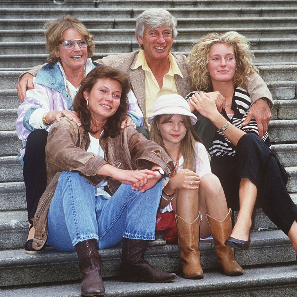 Maria Furtwängler mit dem Cast von "Die glückliche Familie" im Jahr 1987