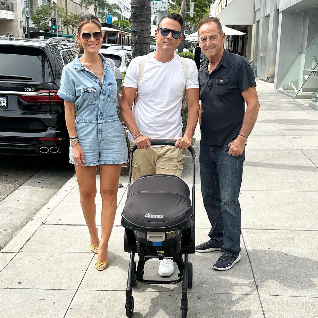 Maria Menounos, ihr Mann Keven Undergaro und ihr Vater mit ihrer Tochter