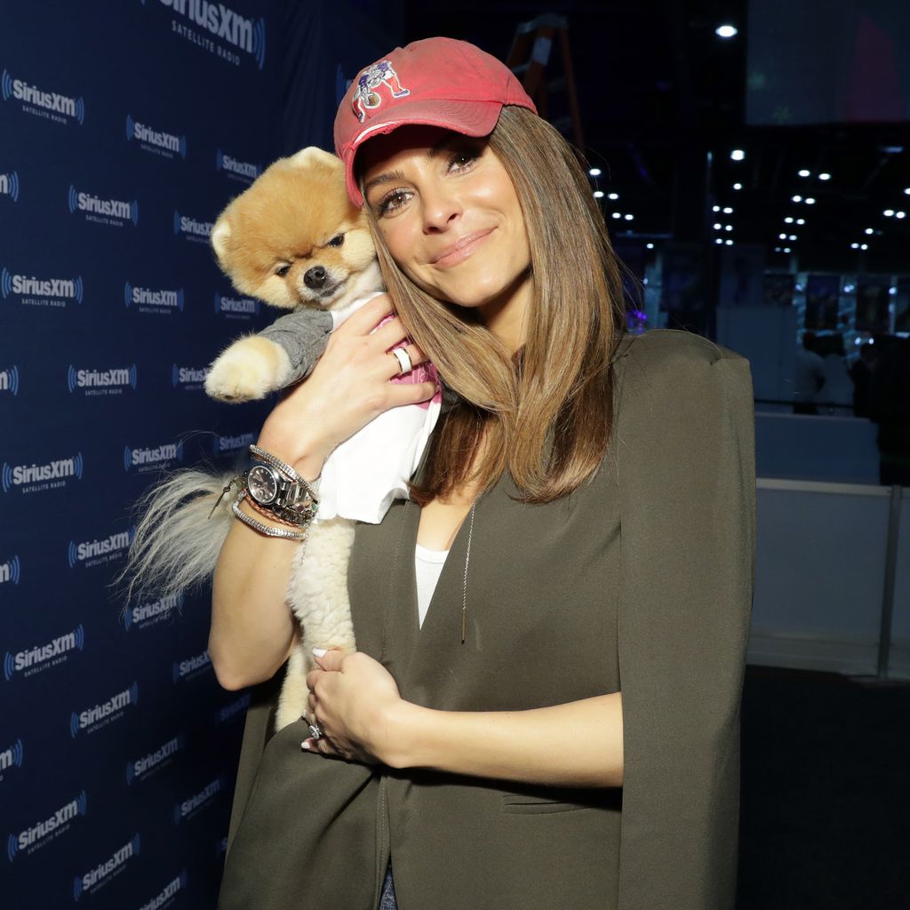 Maria Menounos mit ihrem Hund Jiffpom