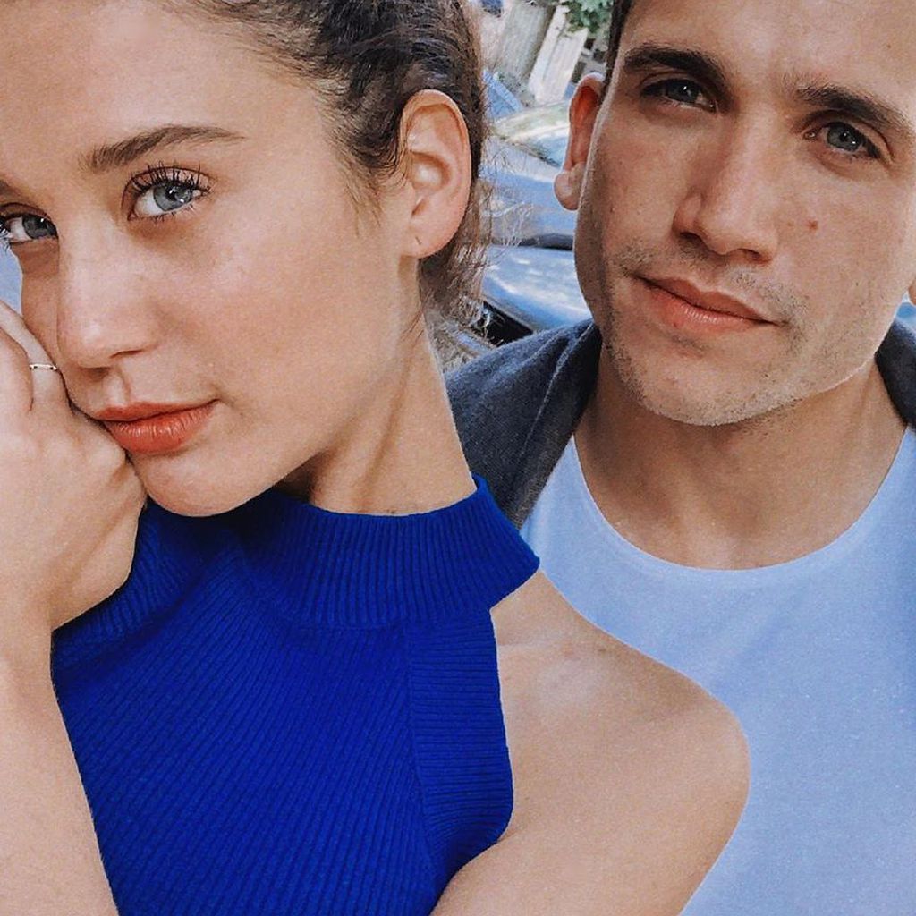 Die Schauspieler María Pedraza und Jaime Lorente