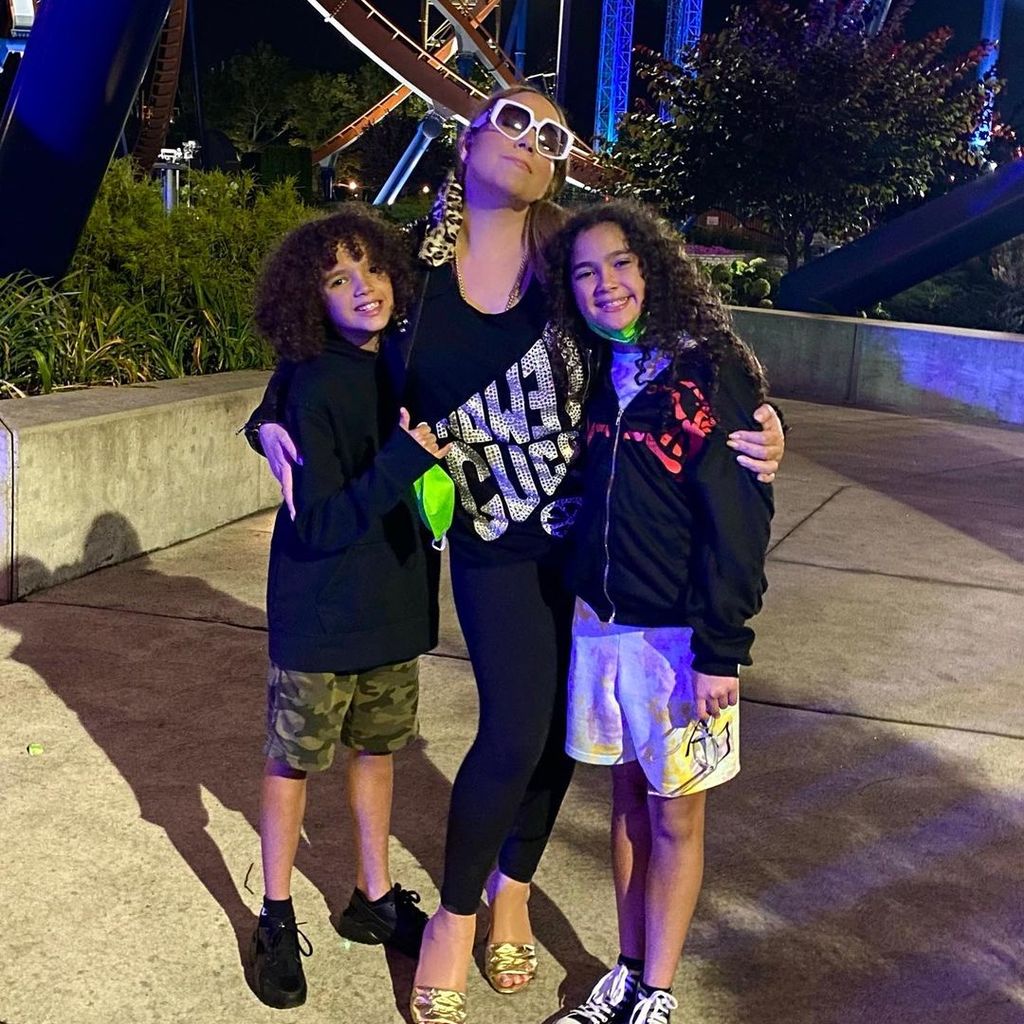 Mariah Carey mit ihren Kindern Moroccan und Monroe im Freizeitpark