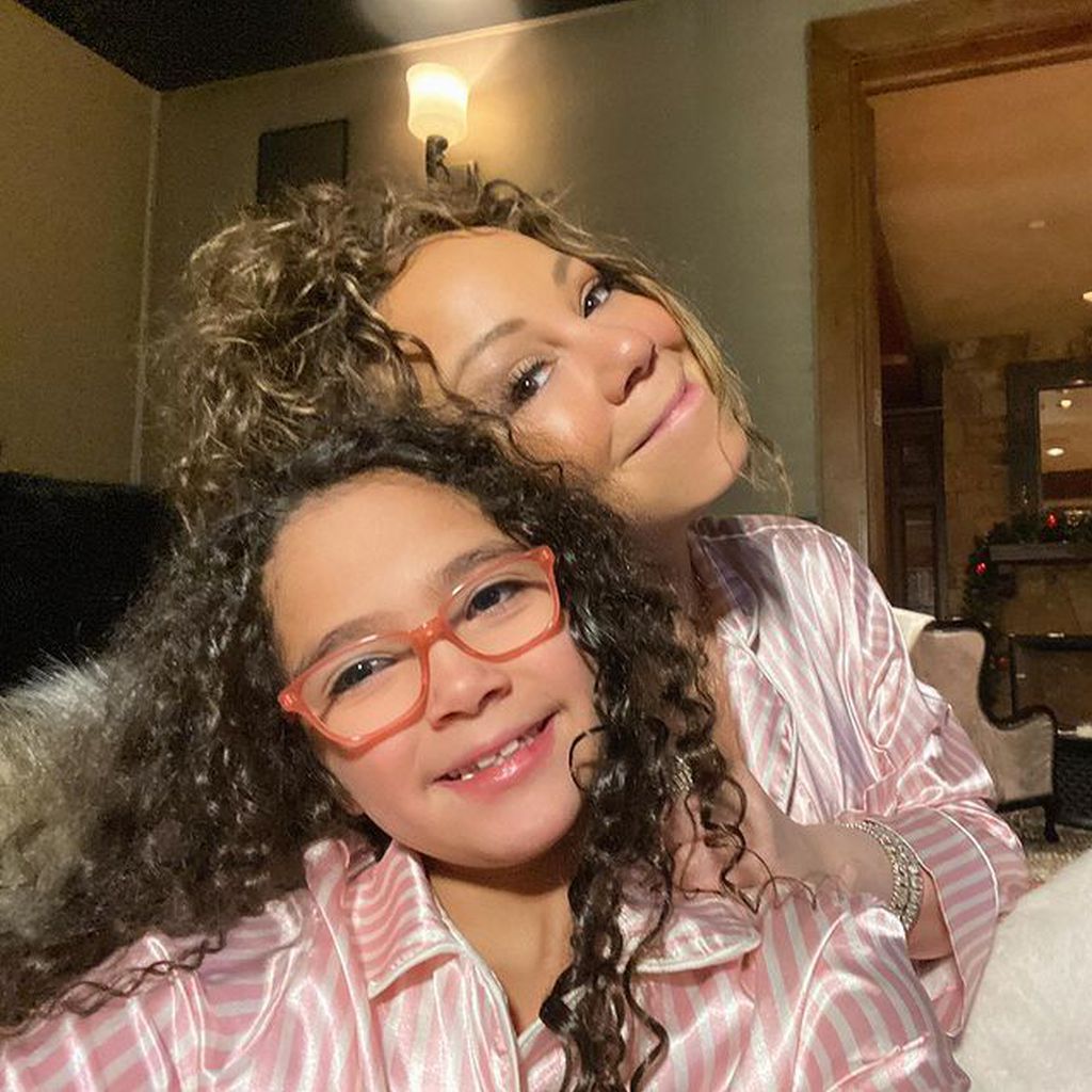 Mariah Carey (r.) mit ihrer Tochter Monroe