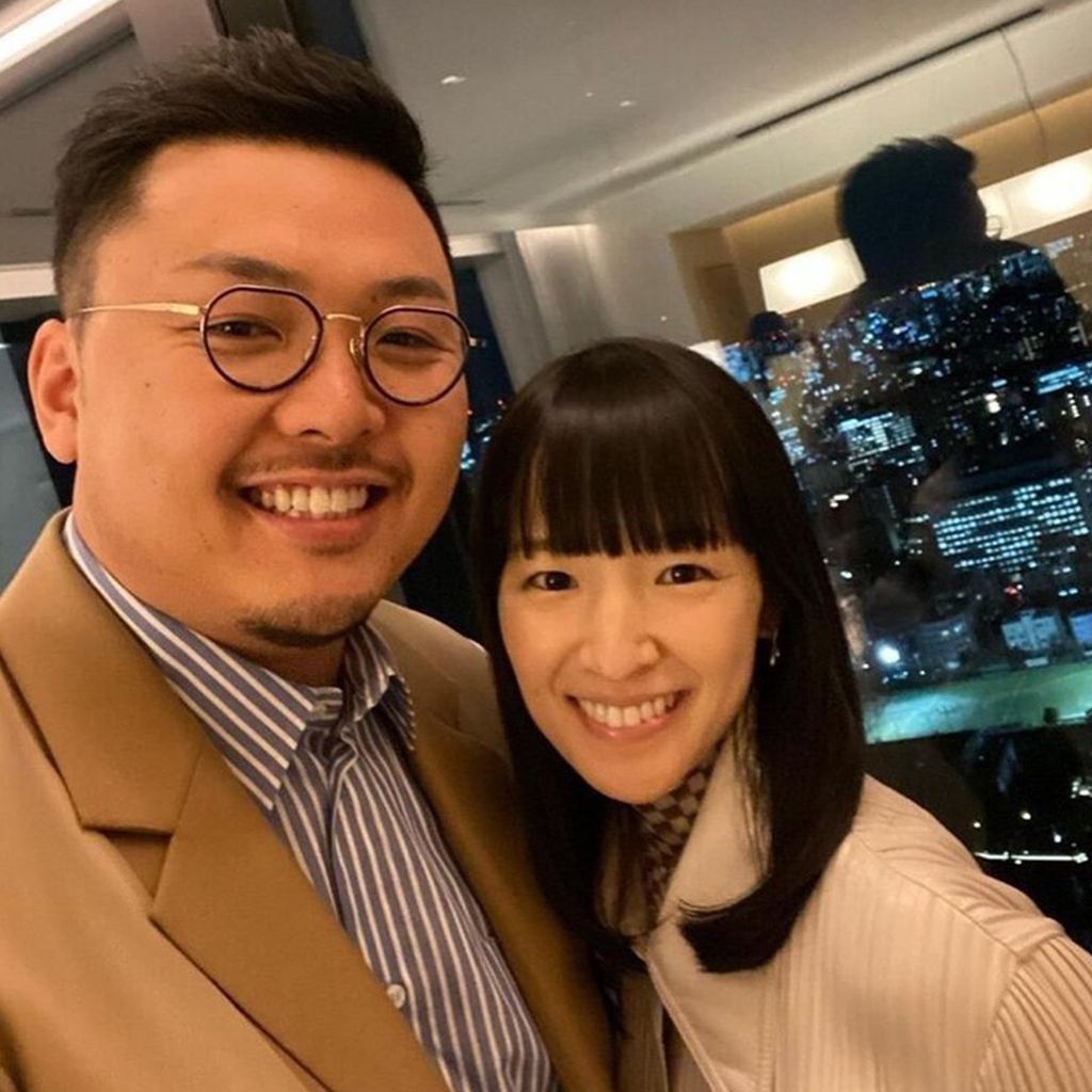 Marie Kondo mit ihrem Mann Takumi