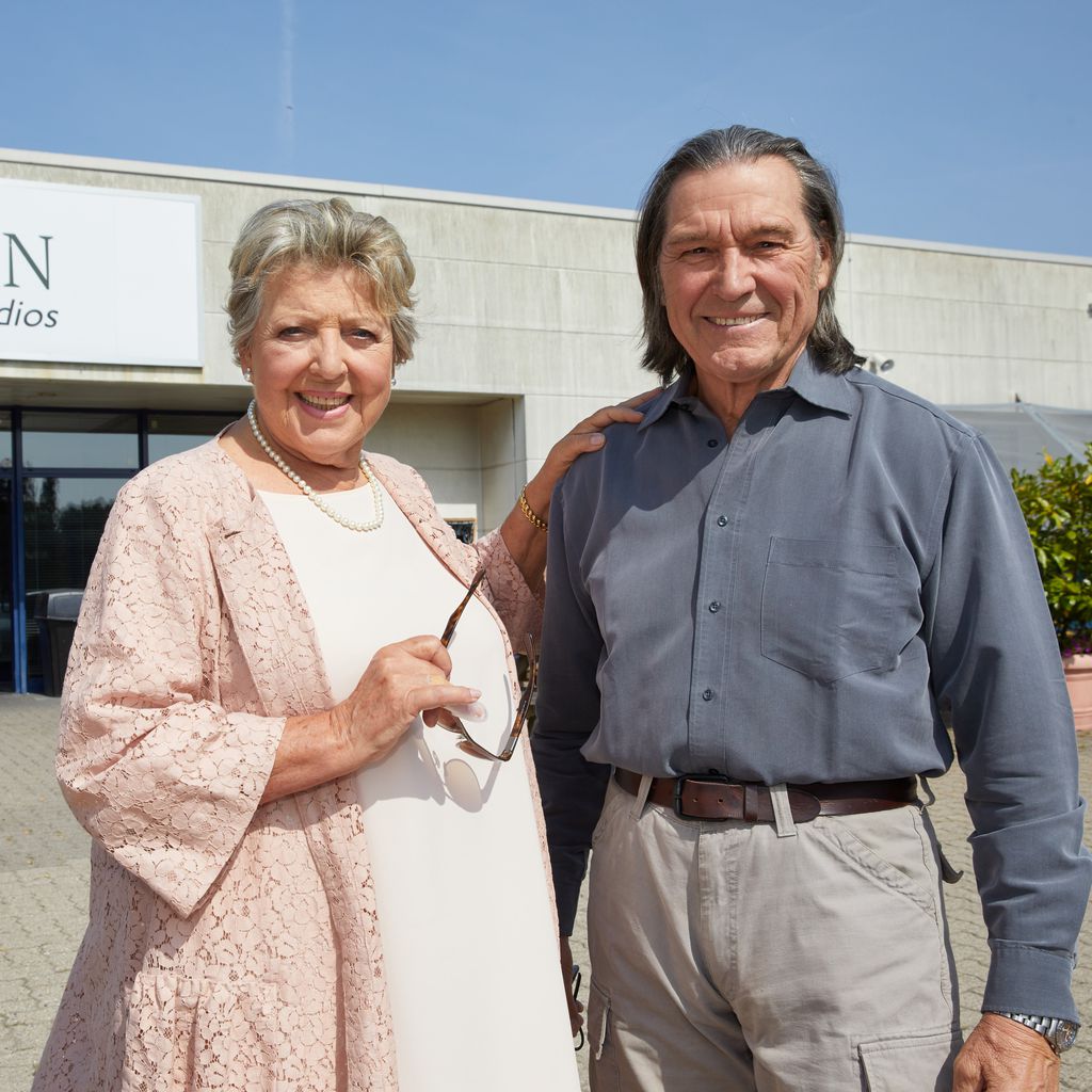 Marie Luise Marjan und Gunter Ziegler am Set von "Rote Rosen"
