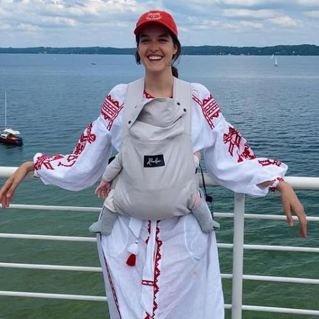 Marie Nasemann mit ihrem Baby