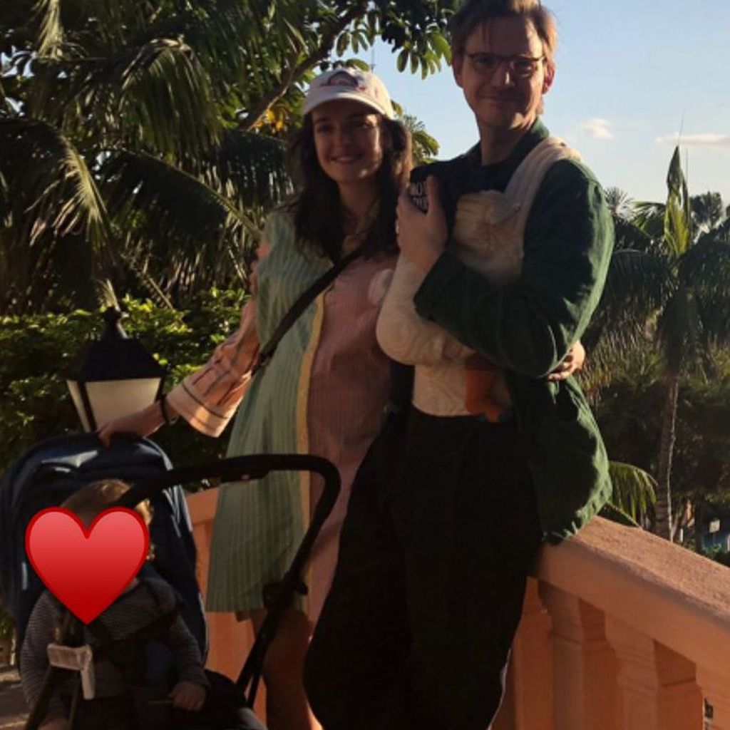 Marie Nasemann und Sebastian Tigges mit ihren beiden Kindern