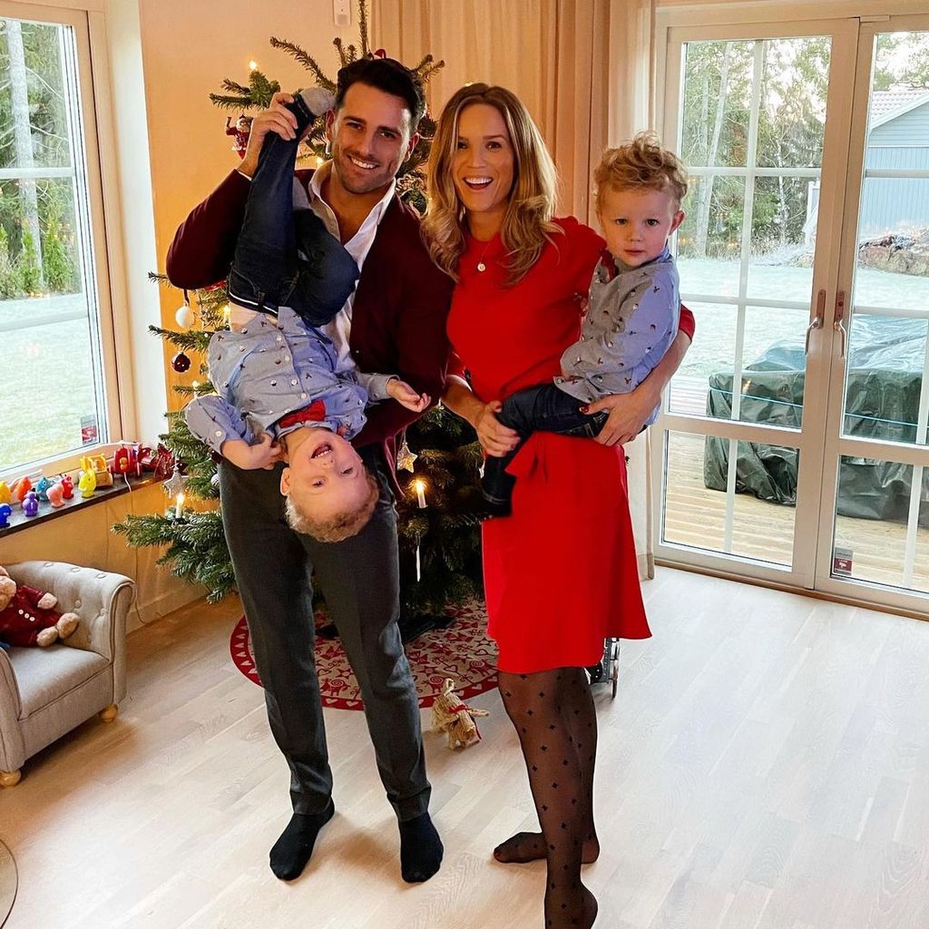 Marie Serneholt mit ihrem Partner und ihren Söhnen im Dezember 2020
