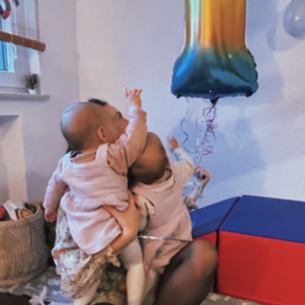 Mariella D'Auria mit ihren Zwillingen bei ihrem ersten Geburtstag