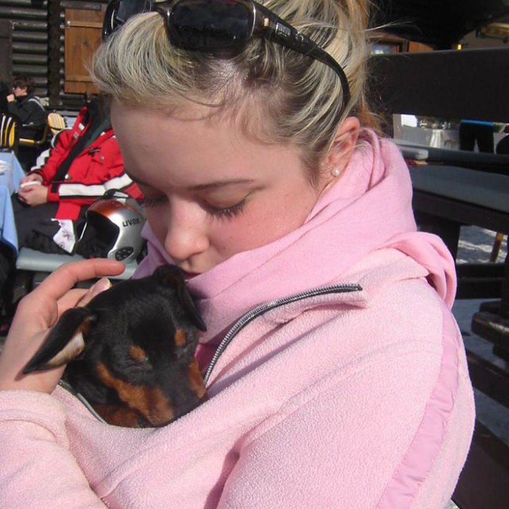 Marina Hoermanseder und ihr Hund Peanut
