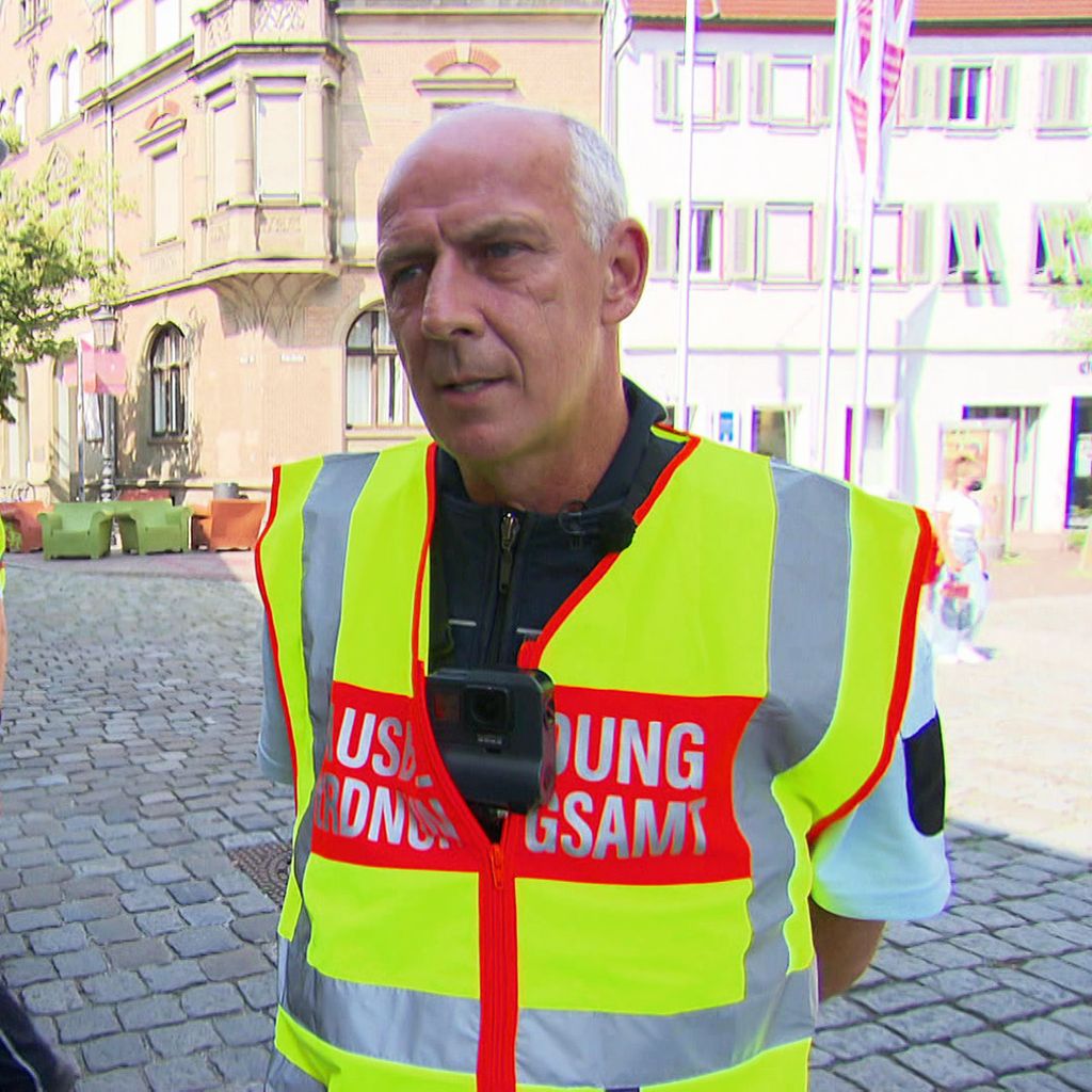 Mario Basler während seines Schnuppertages beim Ordnungsamt