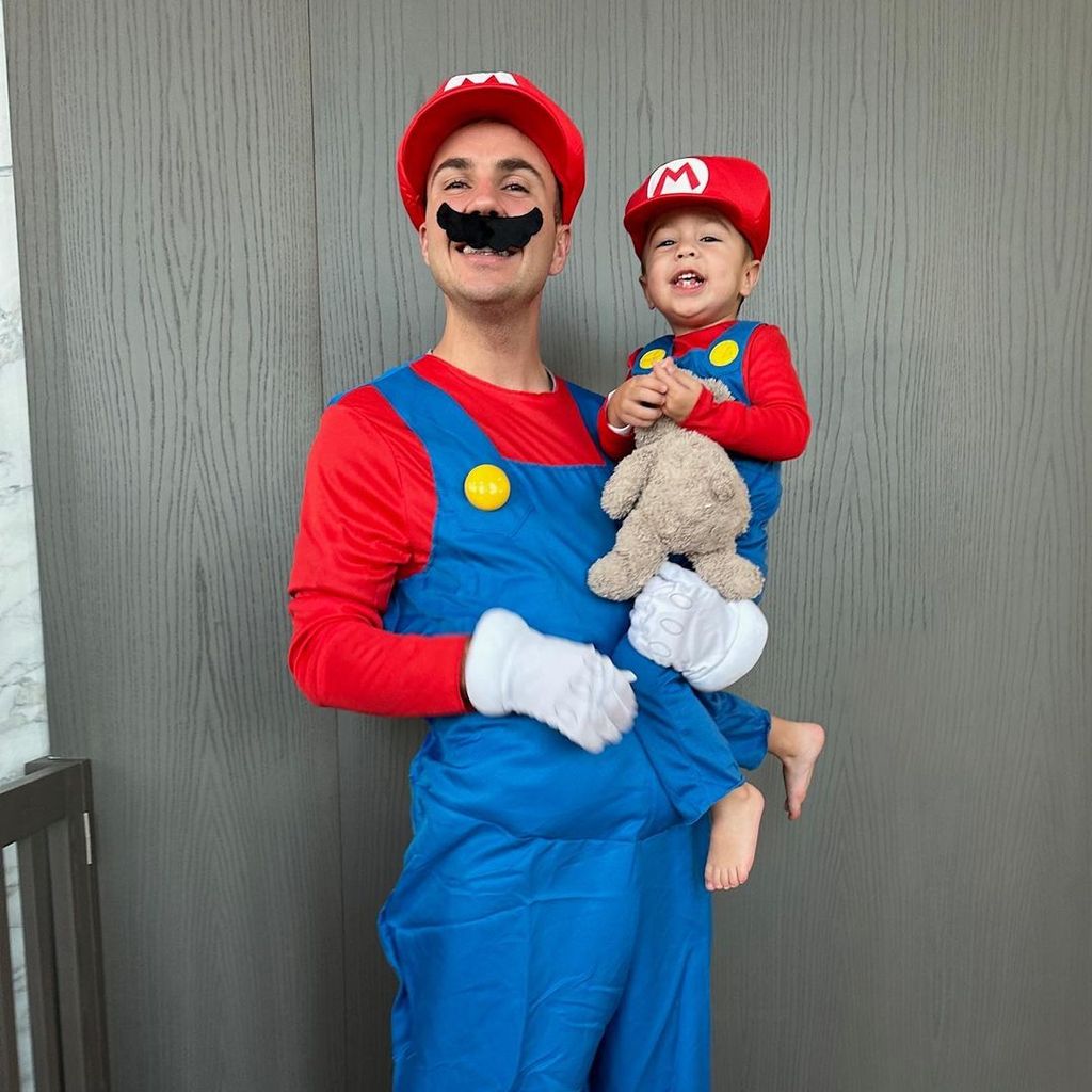 Mario Götze hat sich mit Rome für Halloween verkleidet