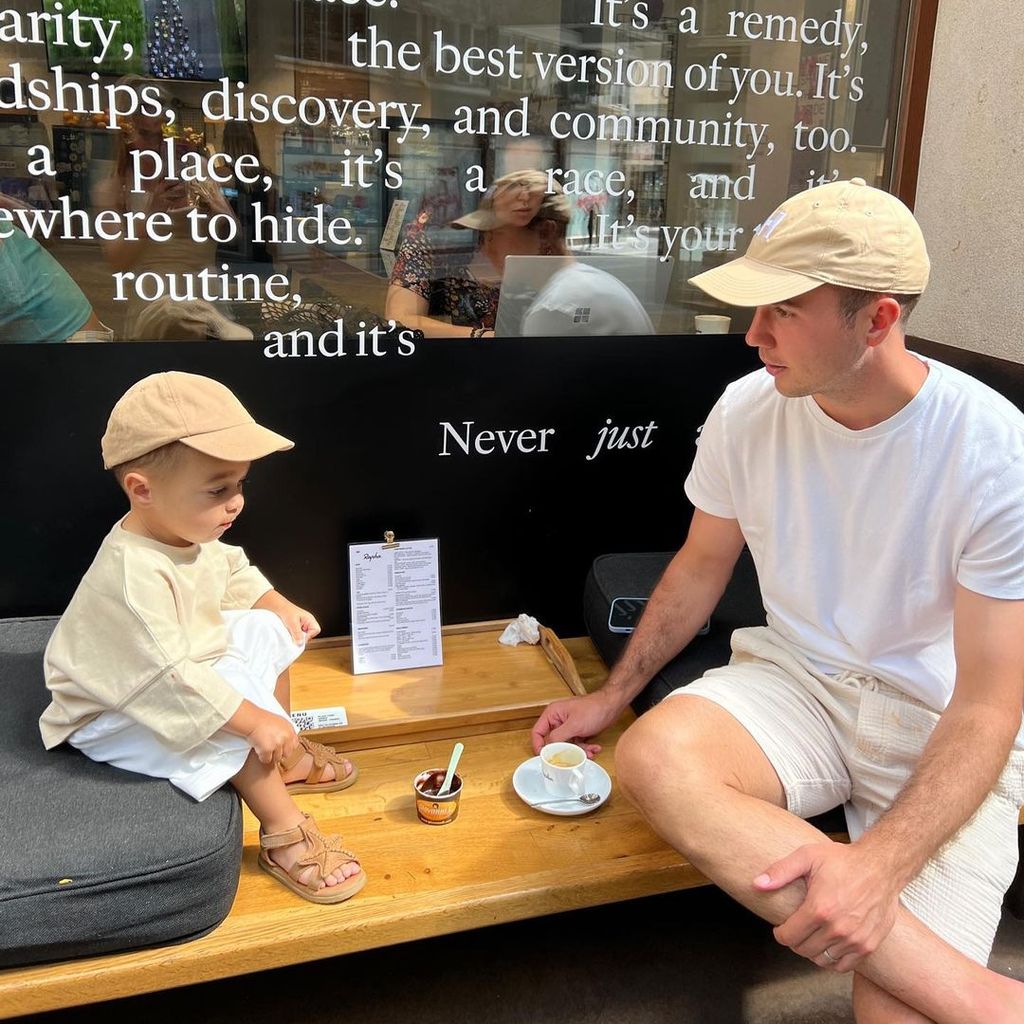 Mario Götze mit seinem Sohn Rome