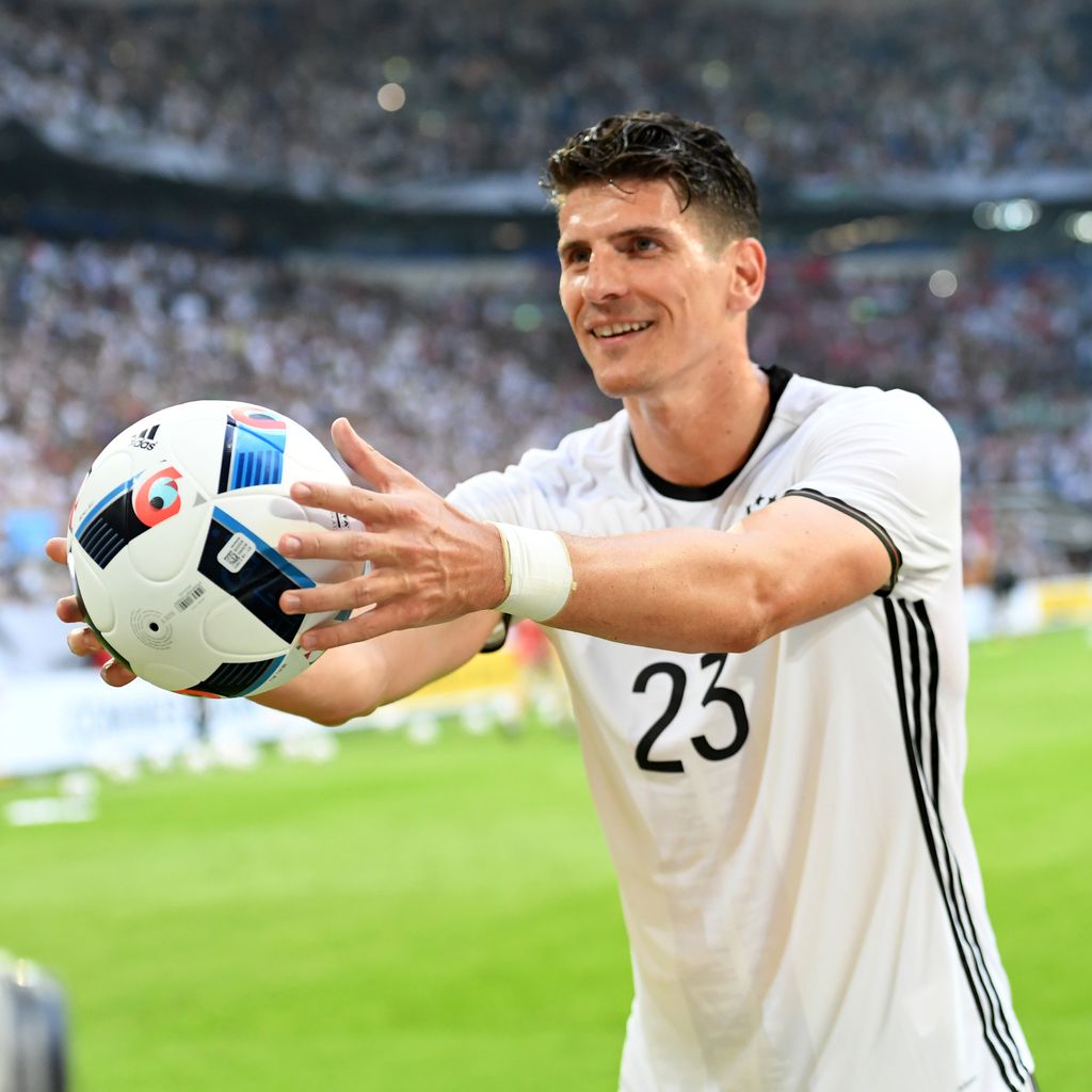 Mario Gomez beim Testspiel auf Schalke im Juni 2016
