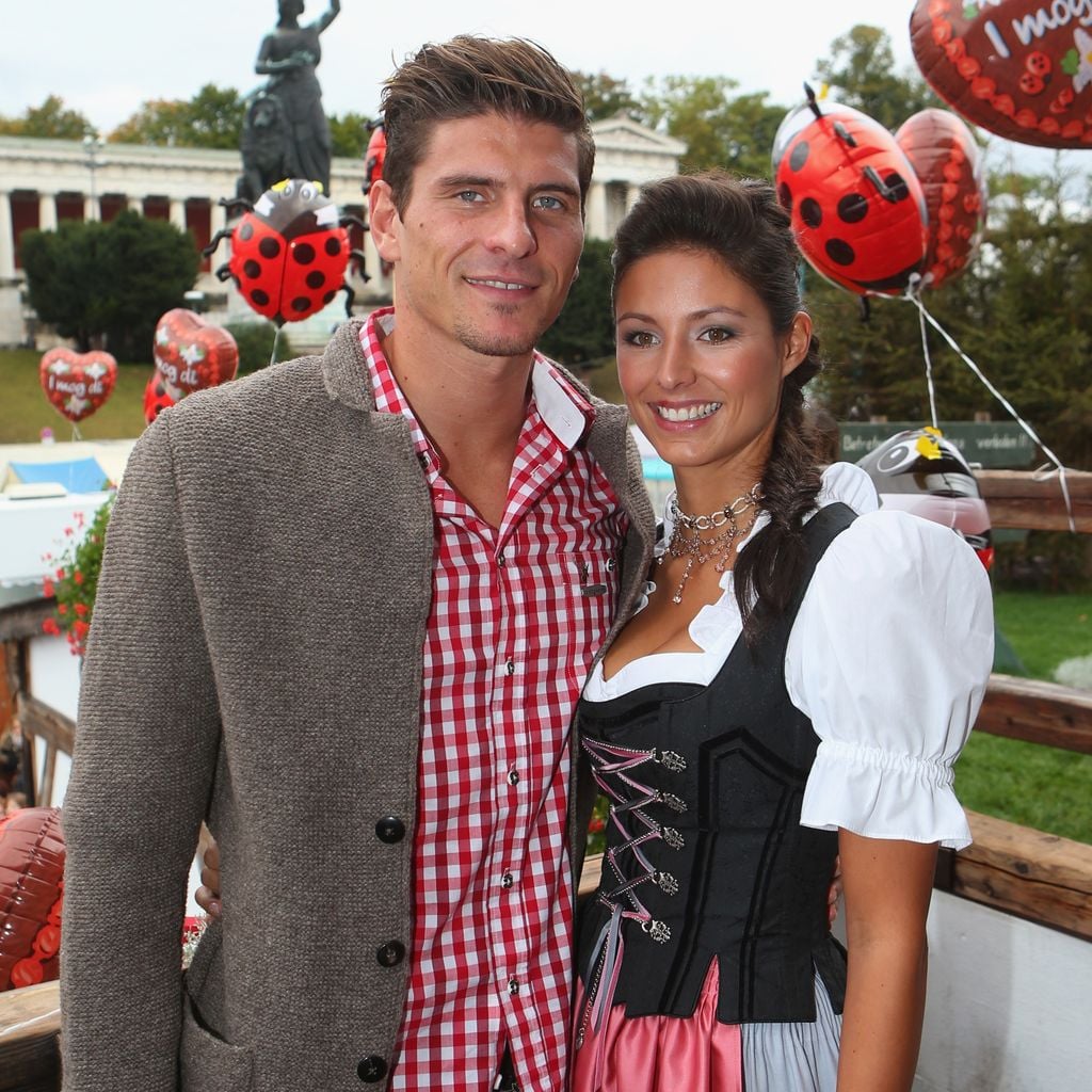 Mario Gomez und Silvia Meichel auf dem Oktoberfest im Jahr 2012