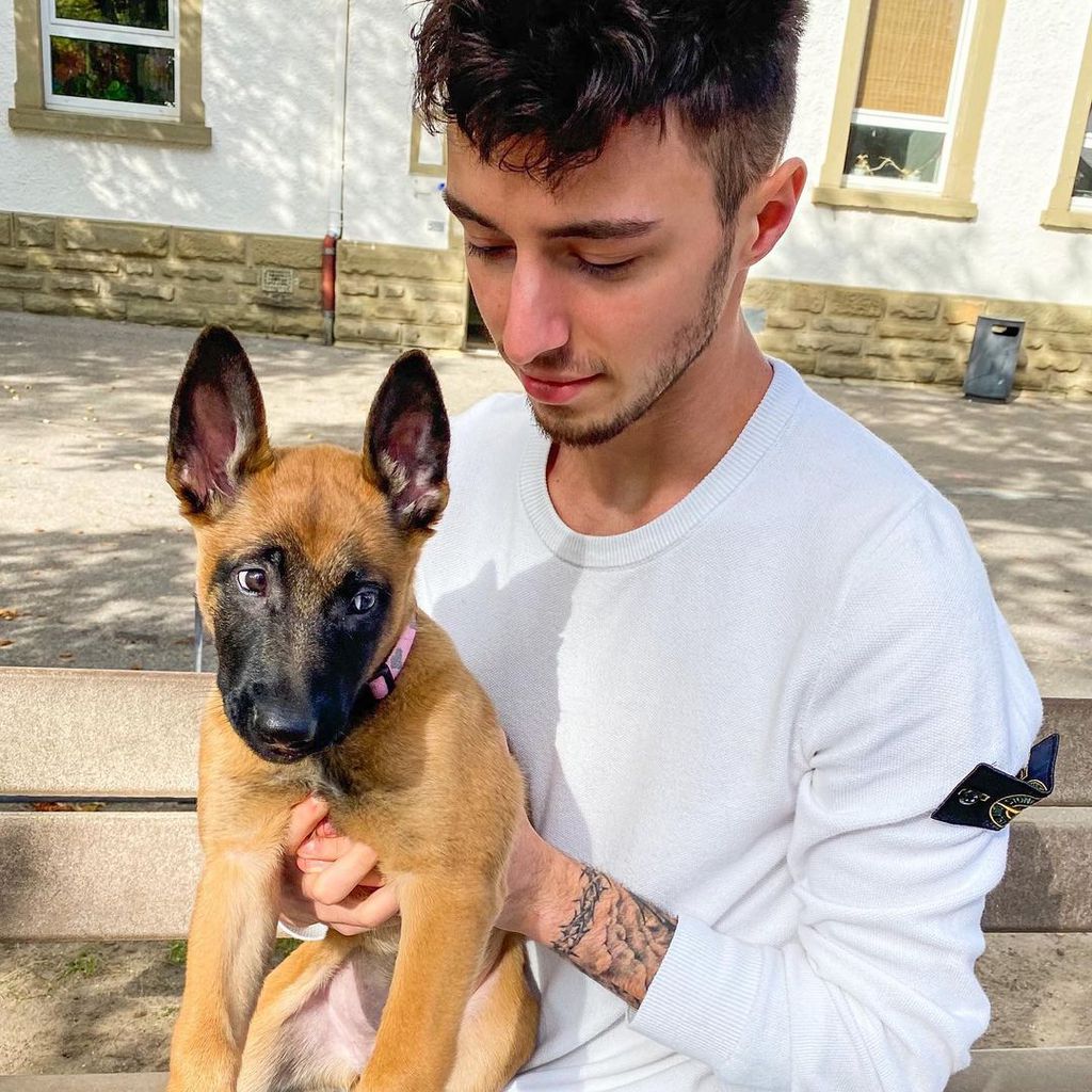 Mario Novembre mit einem Hund