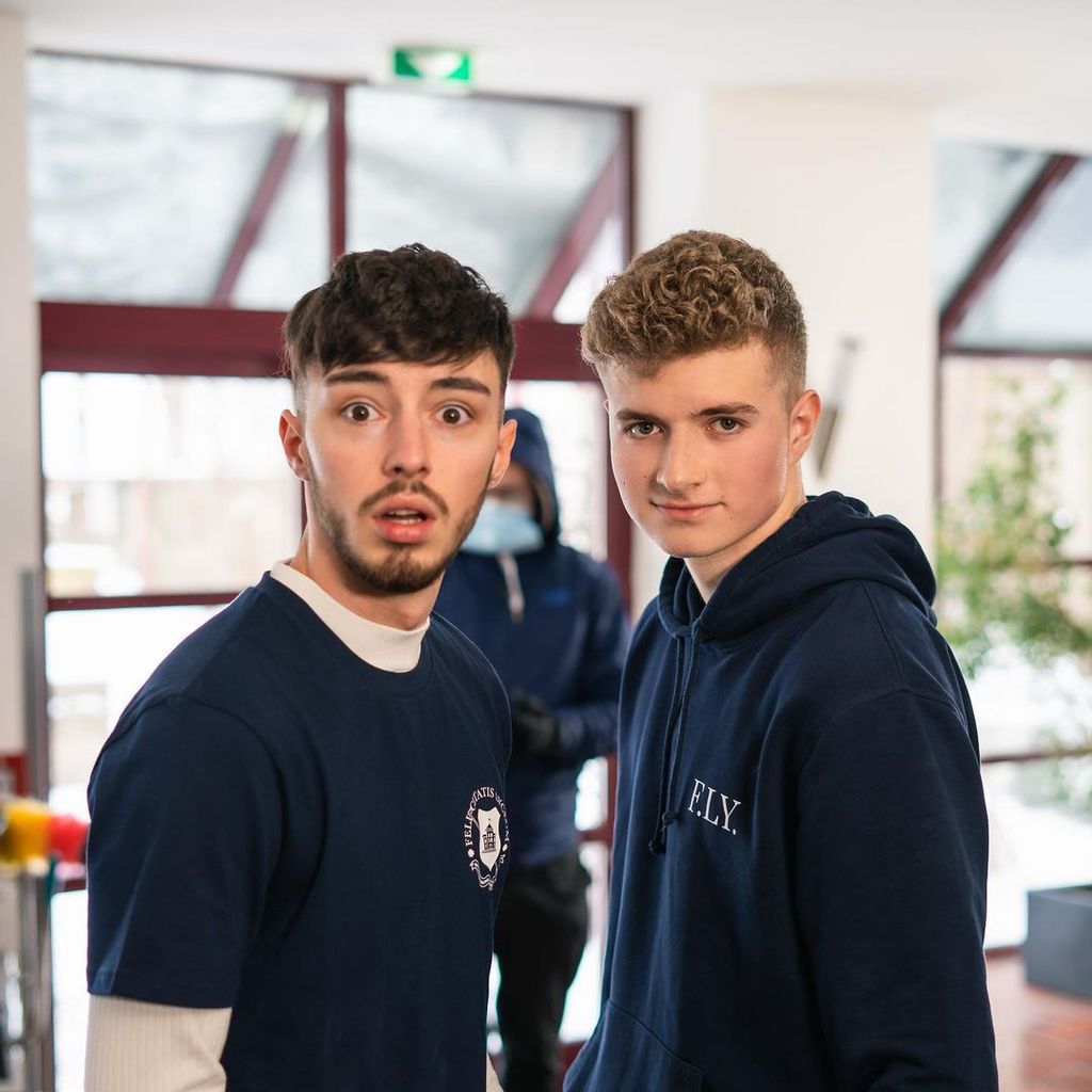 Mario Novembre und Finn Schöwing am Set von "Das Internat"