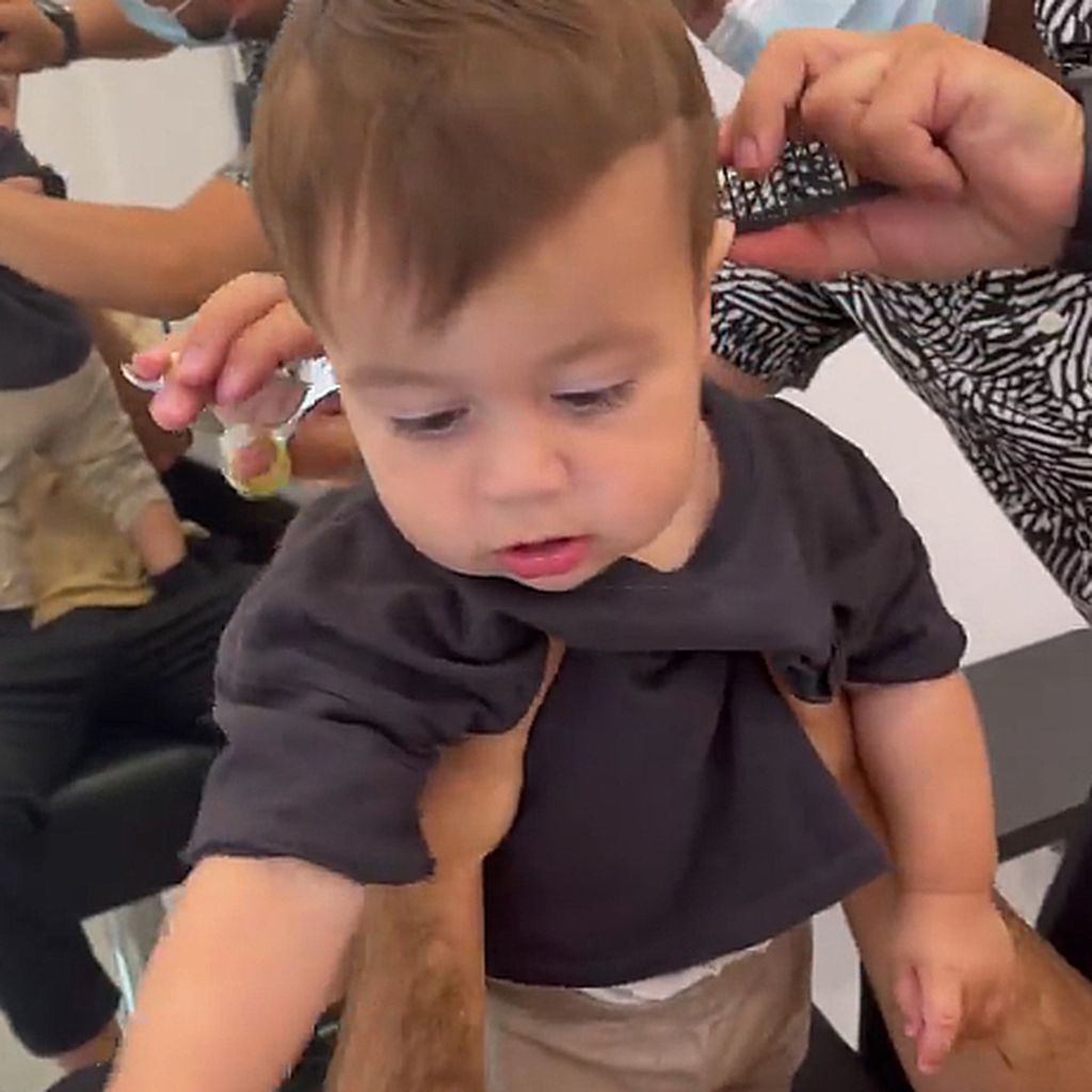 Mario und Ann-Kathrin Götzes Sohn Rome beim Friseur
