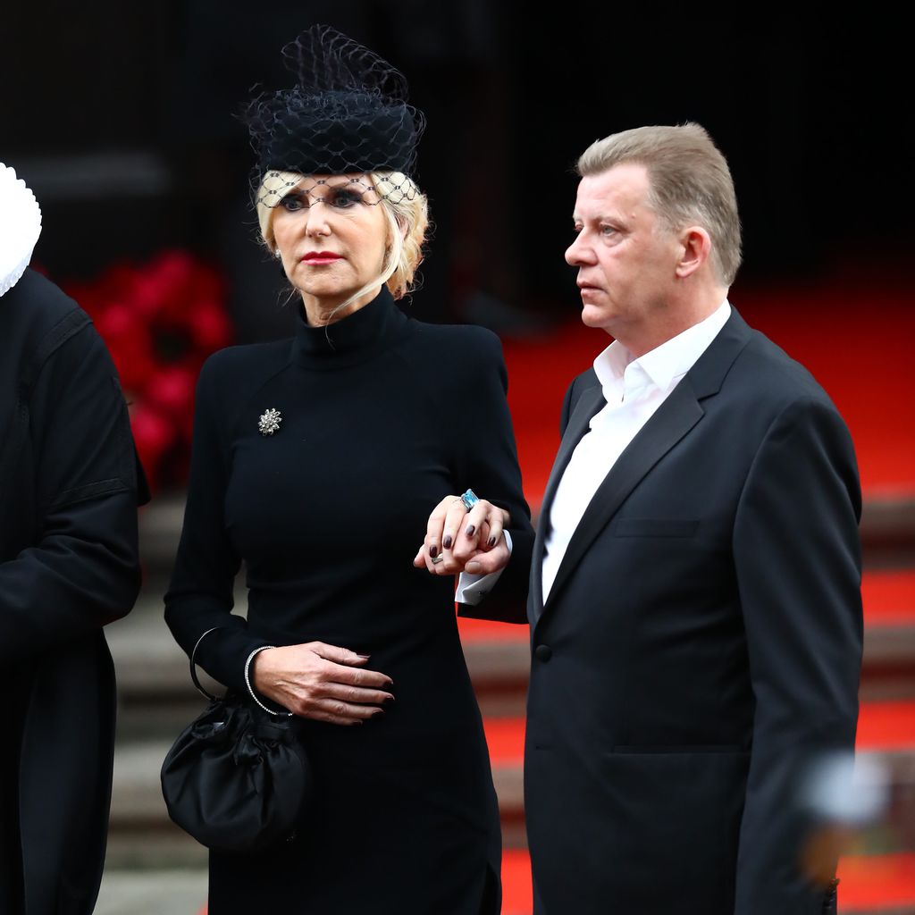 Marion Fedder in Begleitung von Jörg Pawlik auf Jan Fedders Trauerfeier