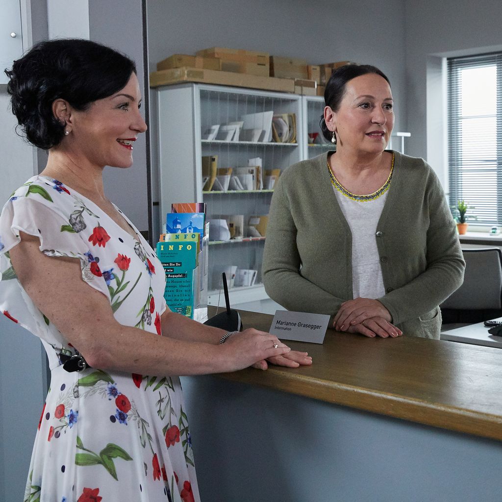 Marisa Burger, Ursula Maria Burkhart und Sarah Thonig bei "Die Rosenheim-Cops"