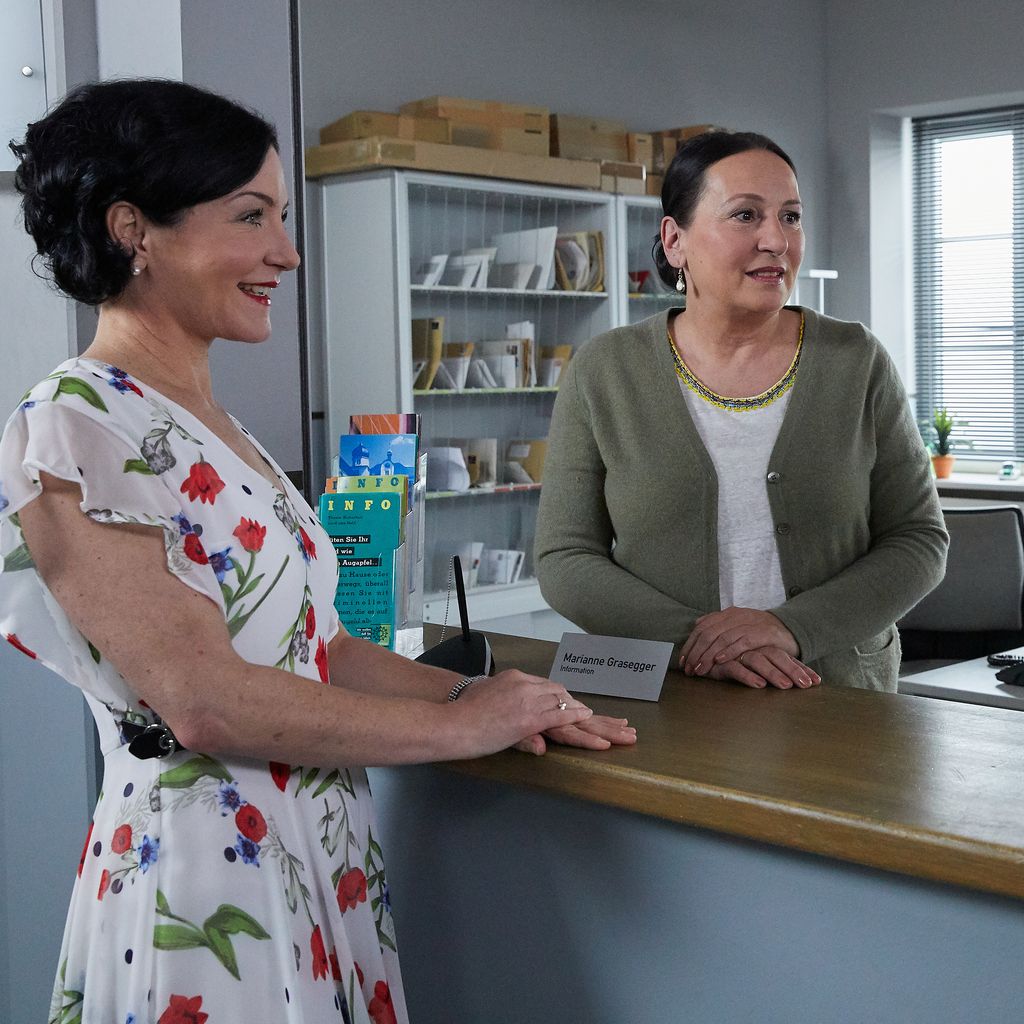 Marisa Burger, Ursula Maria Burkhart und Sarah Thonig bei "Die Rosenheim-Cops"