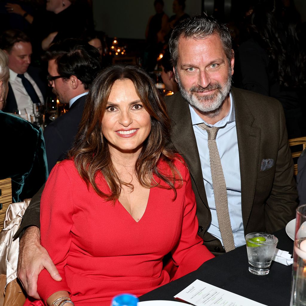 Mariska Hargitay und Peter Hermann bei Revels & Revelations 11 zugunsten der Jugendmentalgesundheit im City Winery, New York, 2023