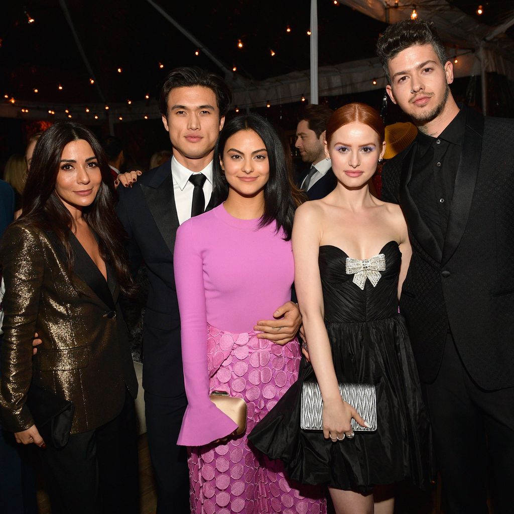 Marisol Nichols, Charles Melton, Camila Mendes, Madelaine Petsch und Travis Mills