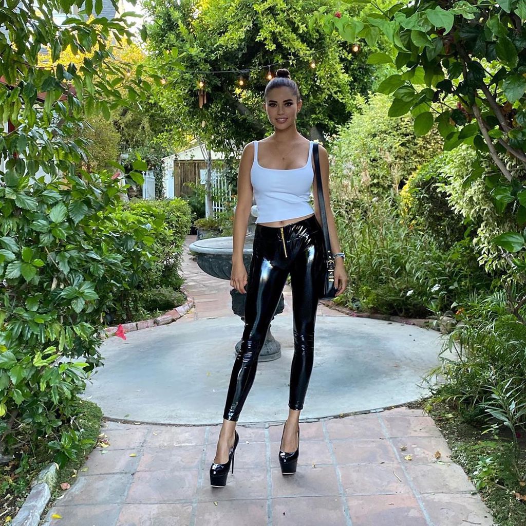 Marisol Ortiz in einer Lackhose