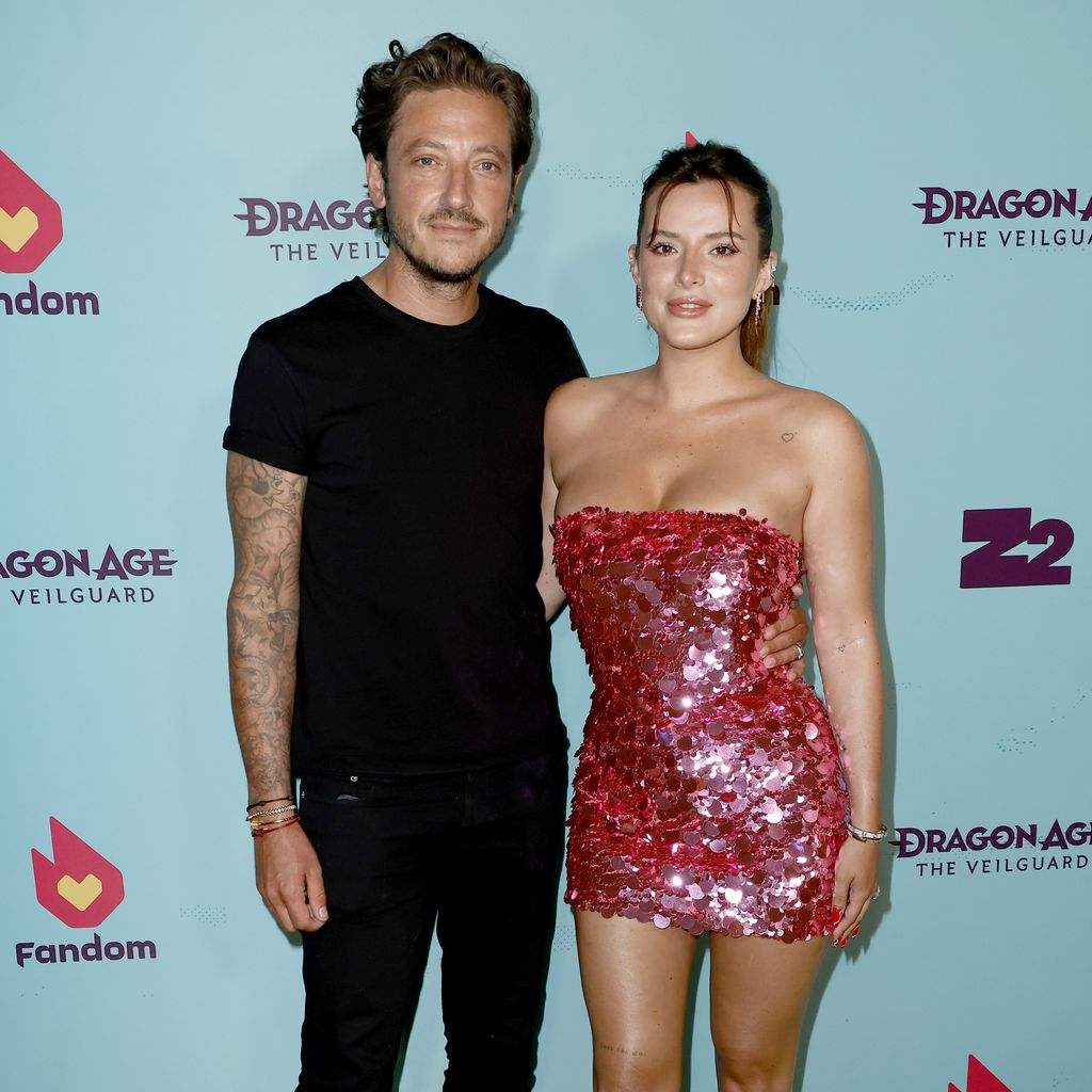 Mark Emms und Bella Thorne im Juli 2024