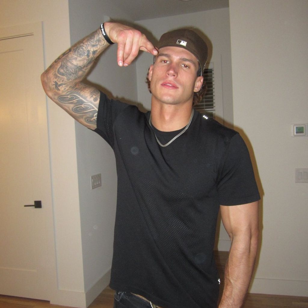 Mark Estes, Model