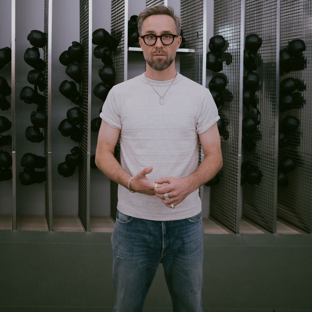 Mark Forster zeigt sich ohne seine Markenzeichen-Capi, 2026