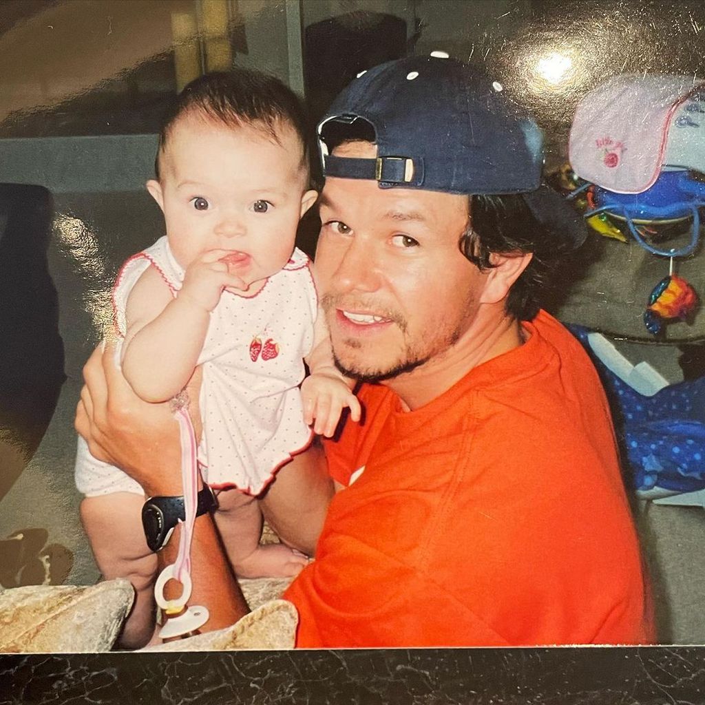 Mark Wahlberg mit seiner Tochter Ella Rae Anfang der 2000er-Jahre