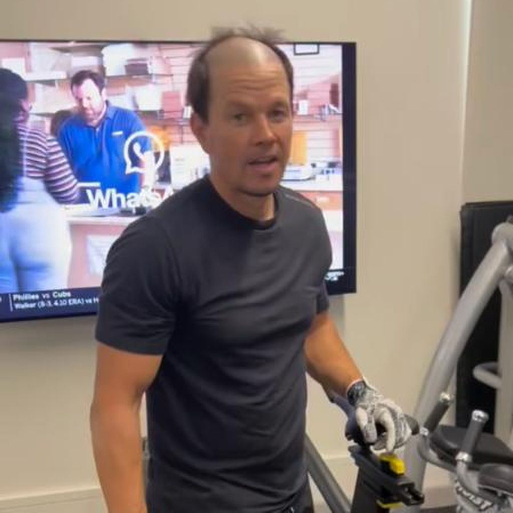Mark Wahlberg in seinem Throwback-Video mit Halbglatze, Juli 2026