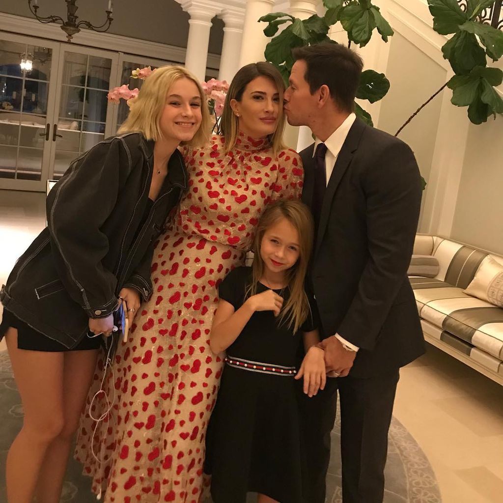 Mark Wahlberg und Rhea Durham mit ihren Töchtern Ella und Grace im November 2018