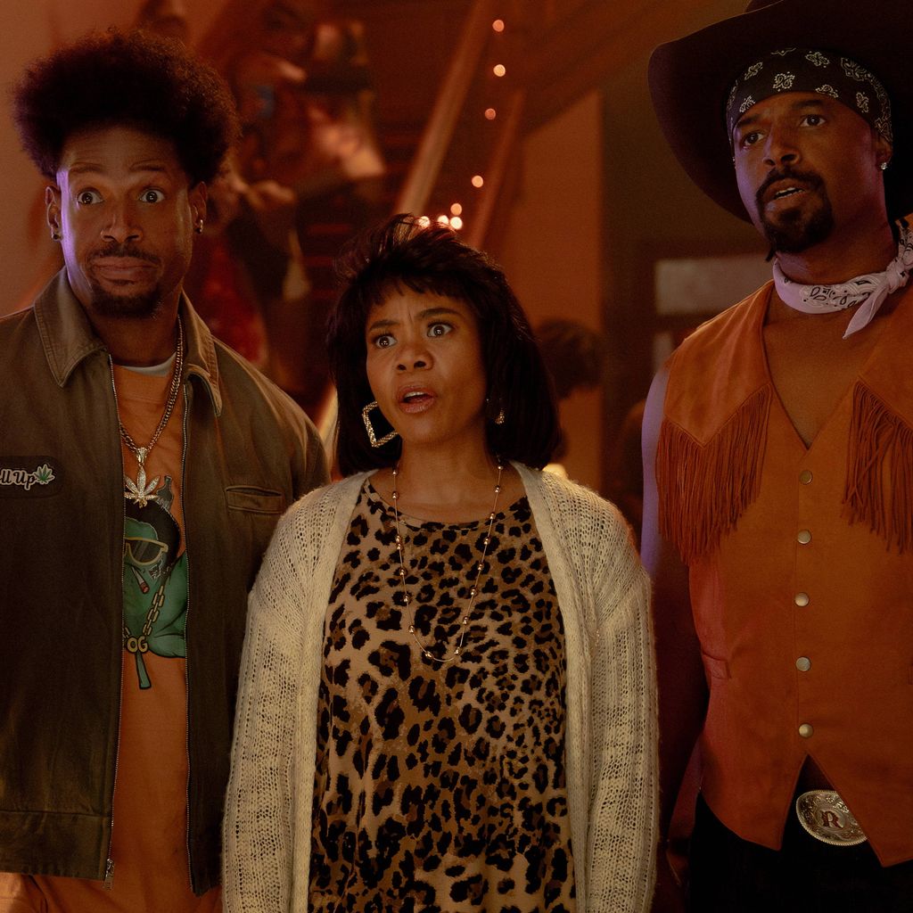 Szenenbild aus "Scary Movie 6" mit Marlon Wayans als Shorty, Regina Hall als Brenda und Shawn Wayans als Ray