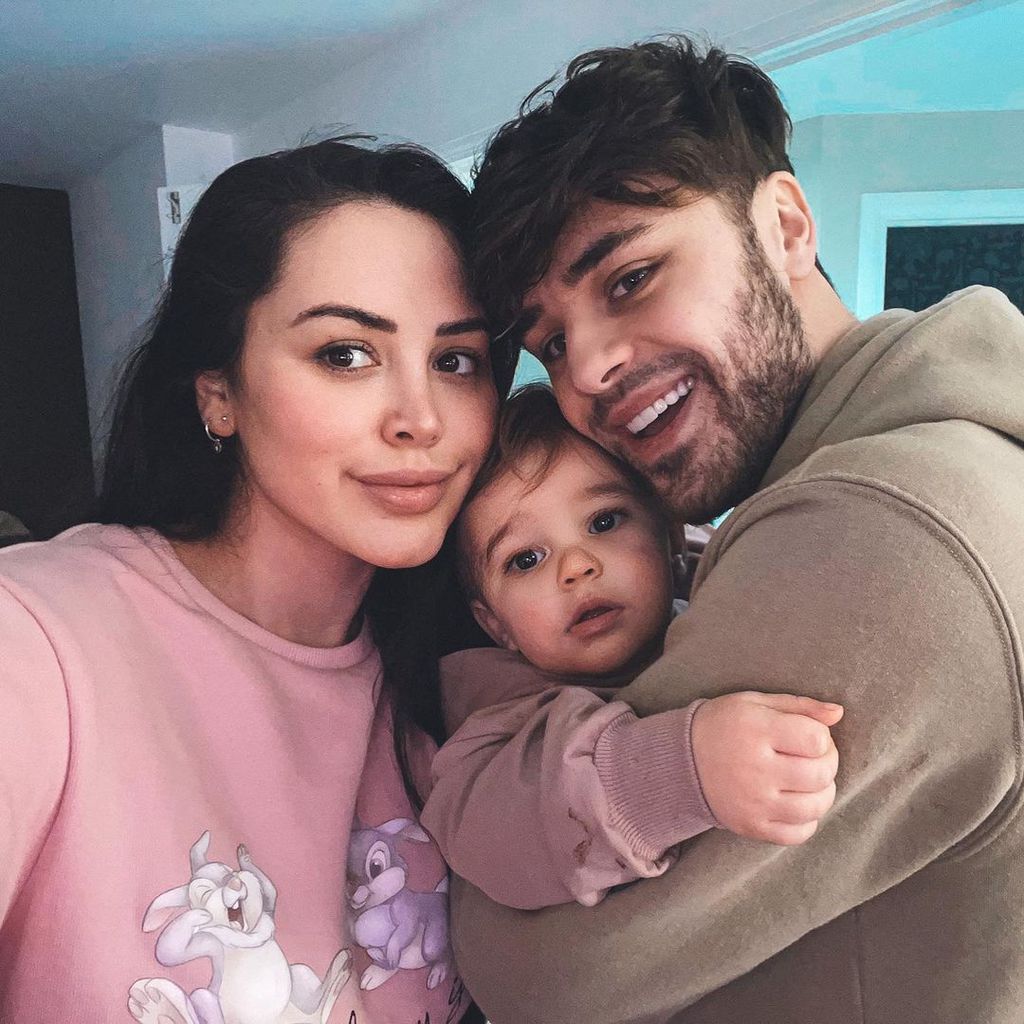 Marnie Simpson und Casey Johnson (r.) mit ihrem Sohn Rox